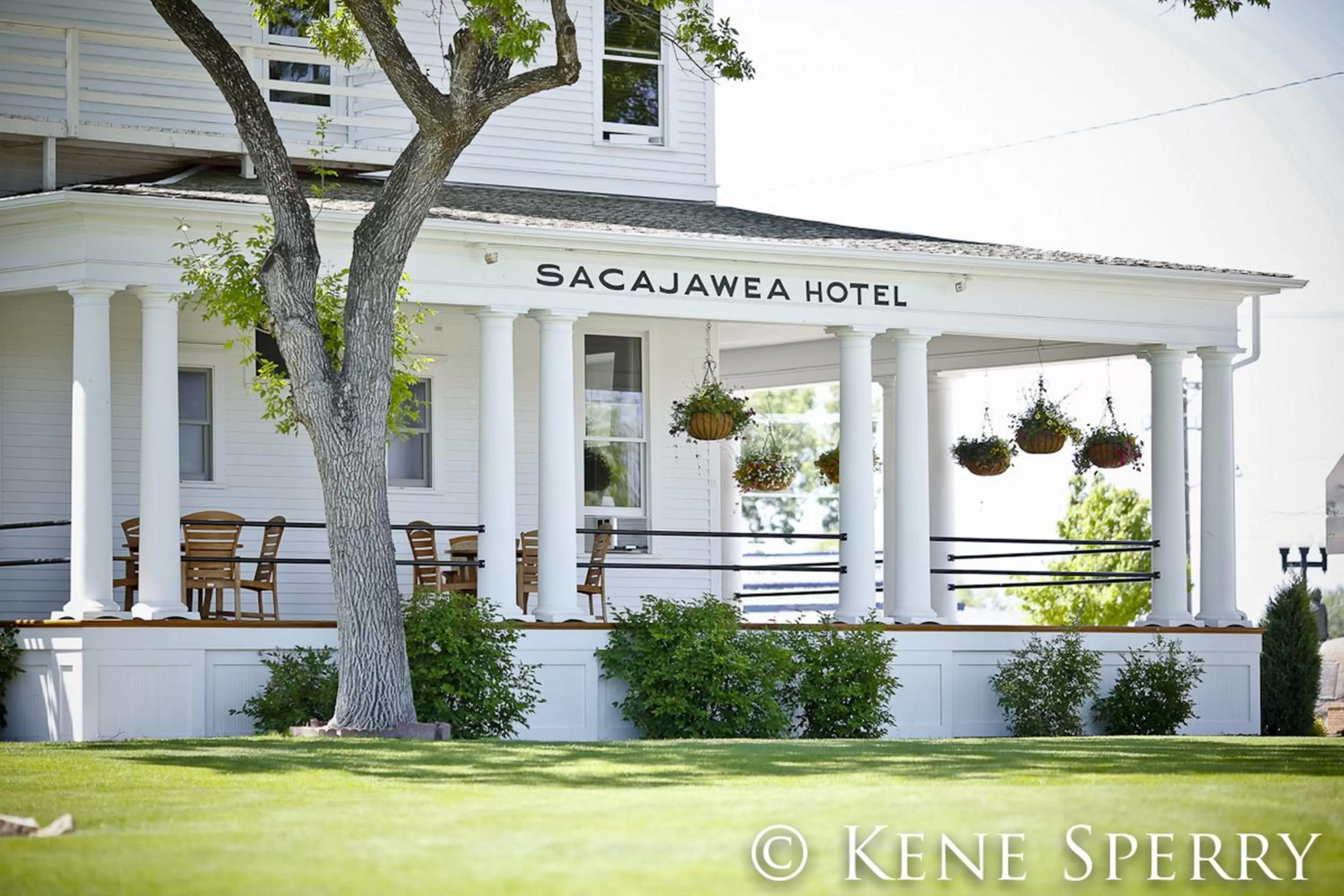 Facade/entrance in The Sacajawea Hotel