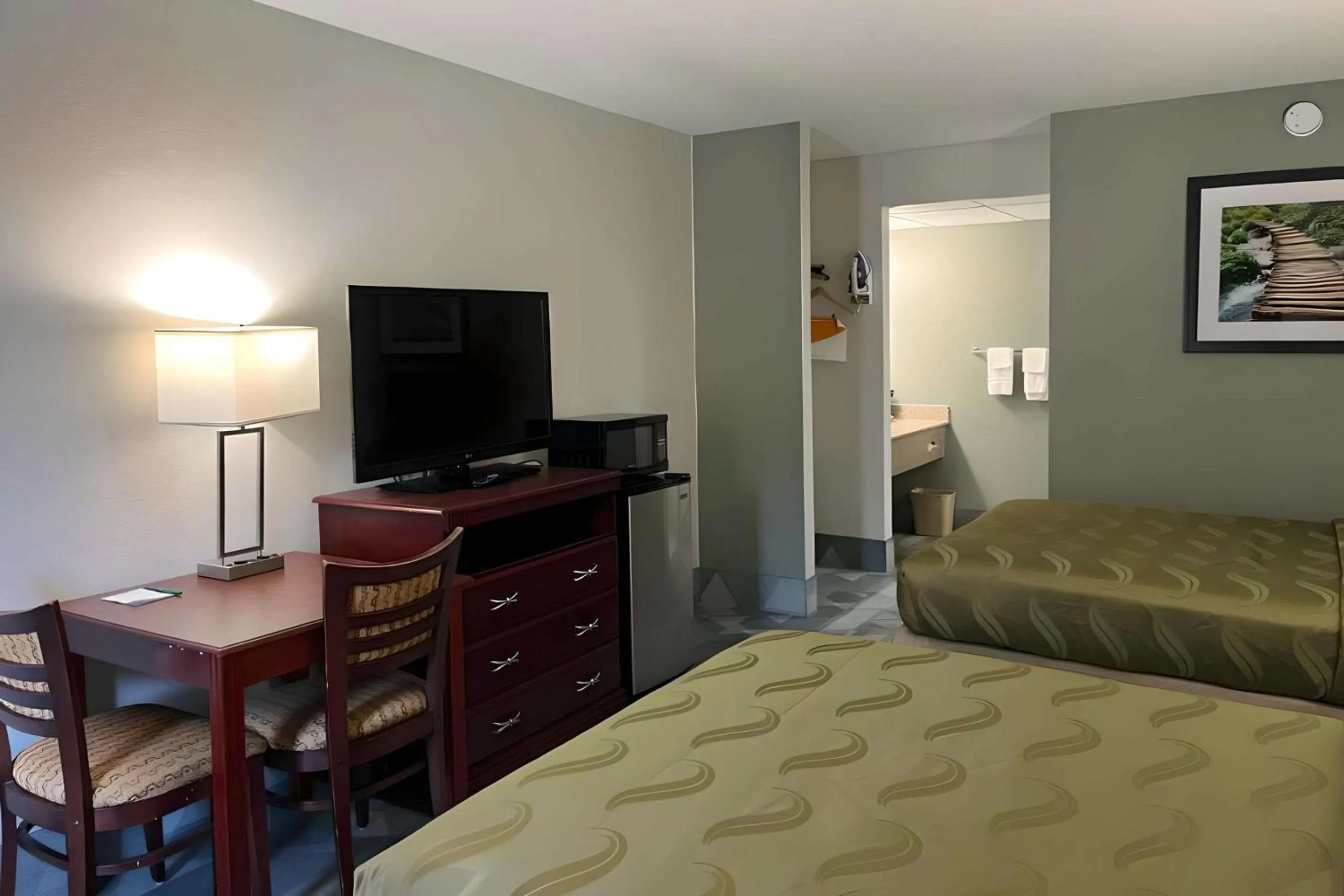 Bedroom, Bed in Baymont by Wyndham Dalton