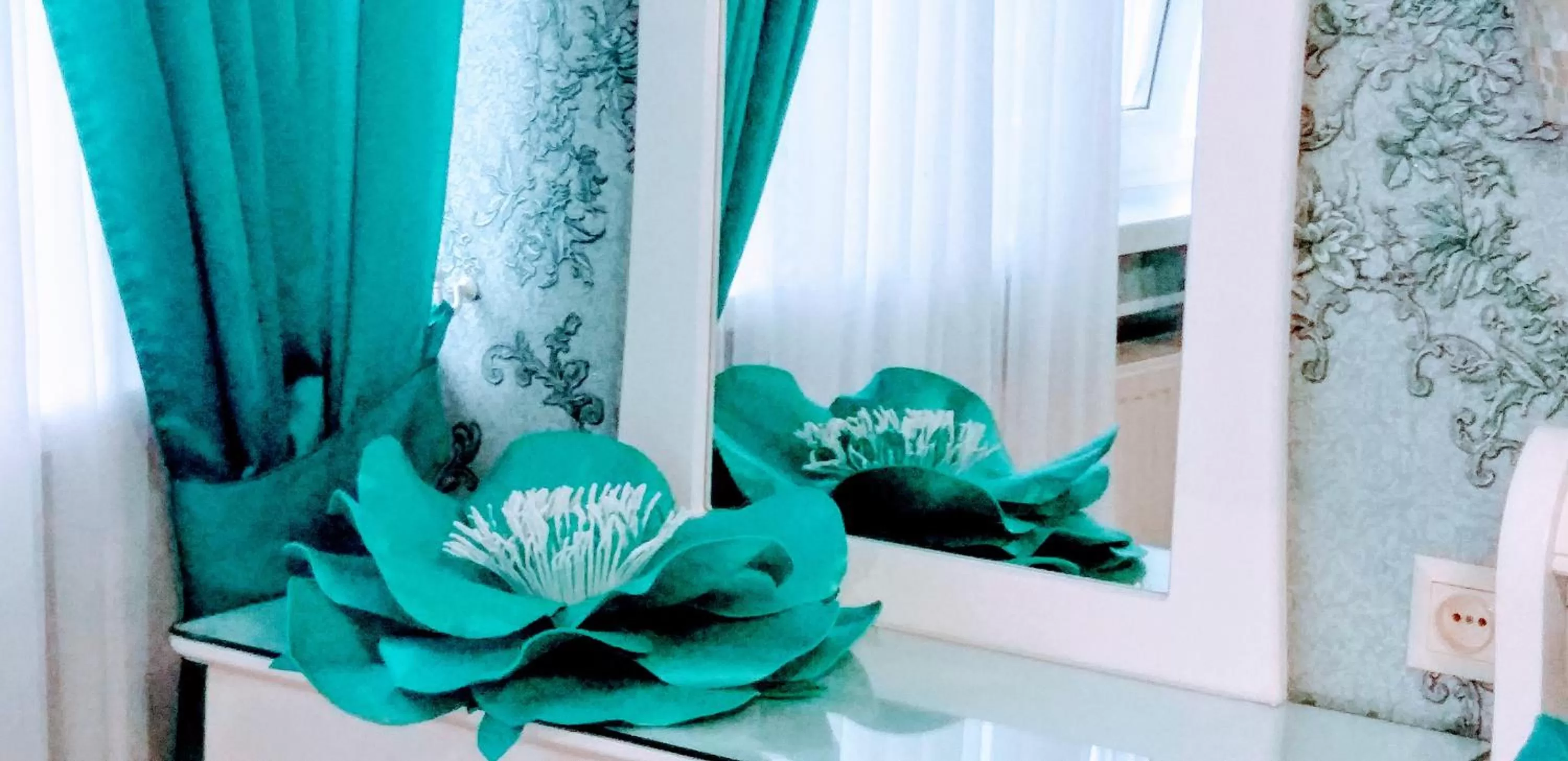 Photo of the whole room in Shalanda