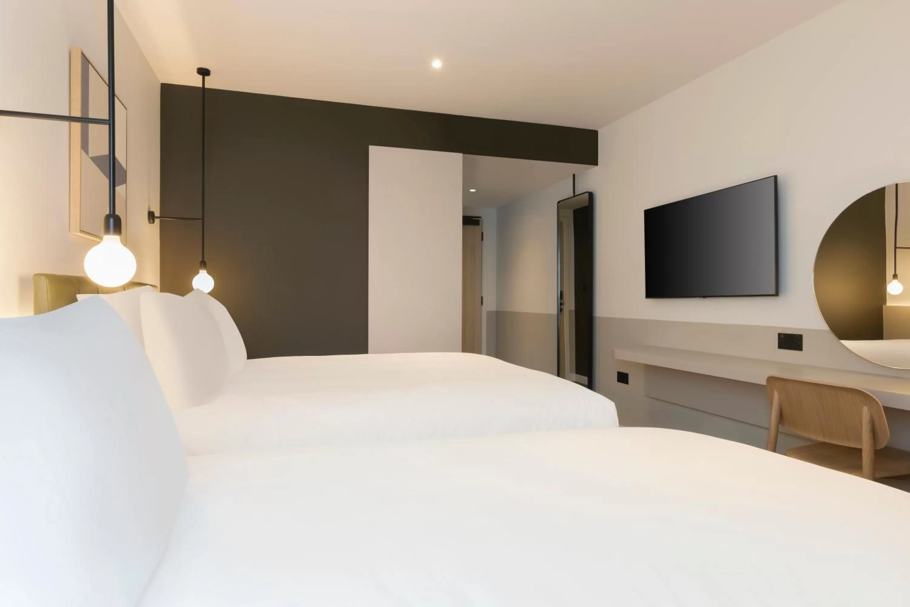 Bedroom, Bed in Leonardo Hotel Manchester Piccadilly