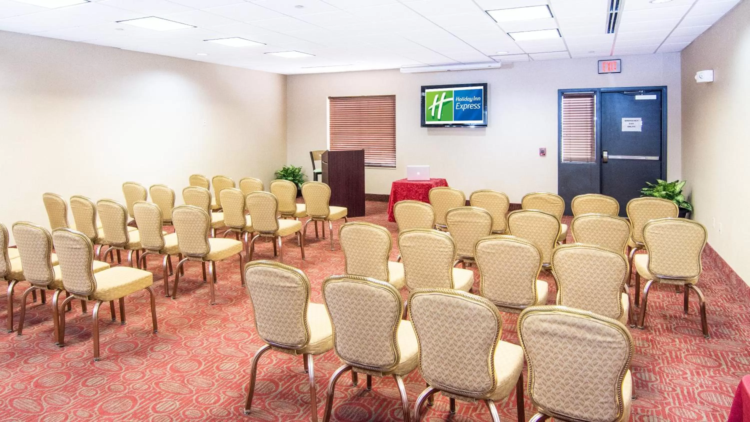 Meeting/conference room in Holiday Inn Express & Suites Elkton - University Area by IHG