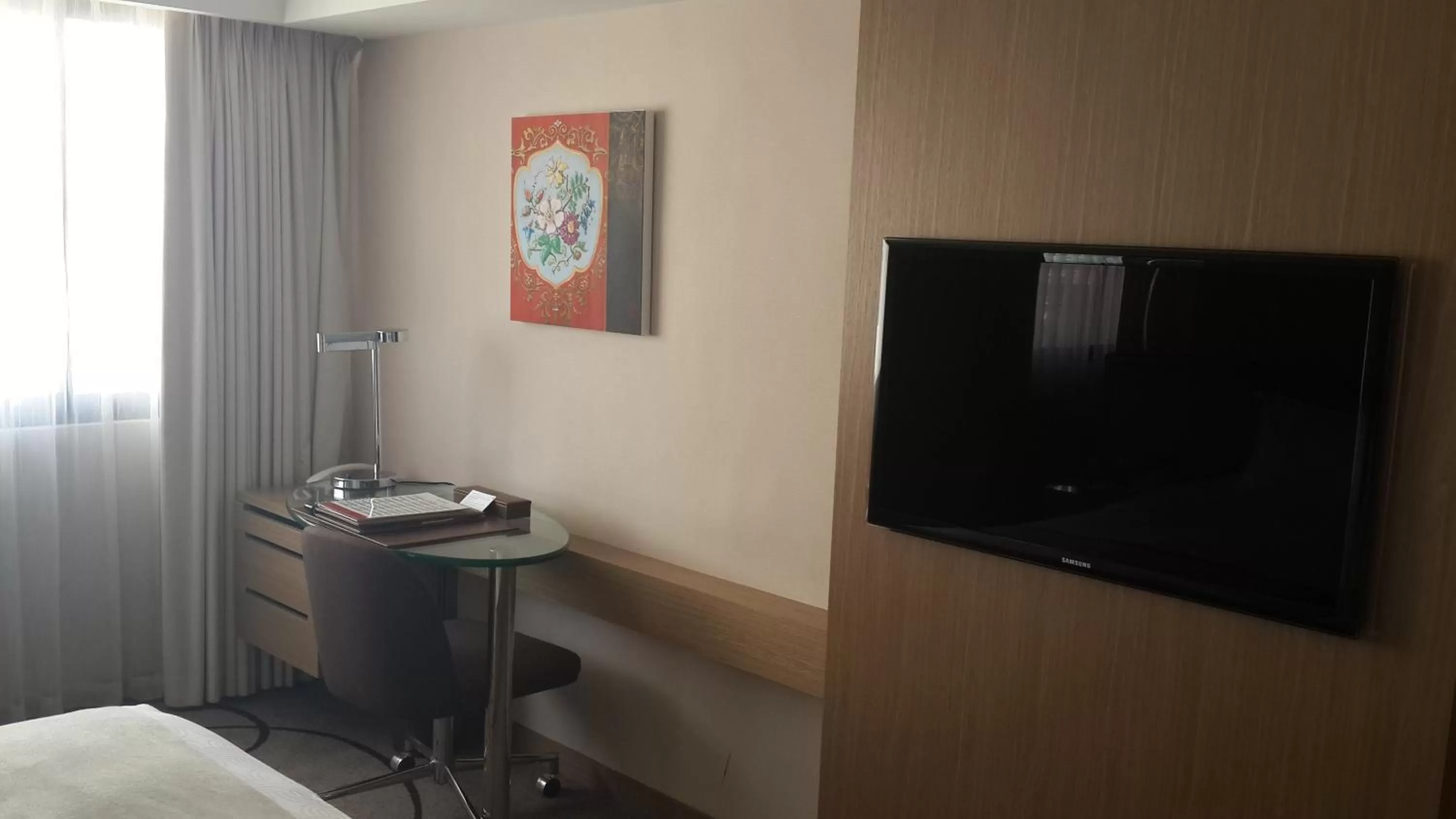 TV and multimedia, Bed in Kaohsiung Chateau de Chine Hotel