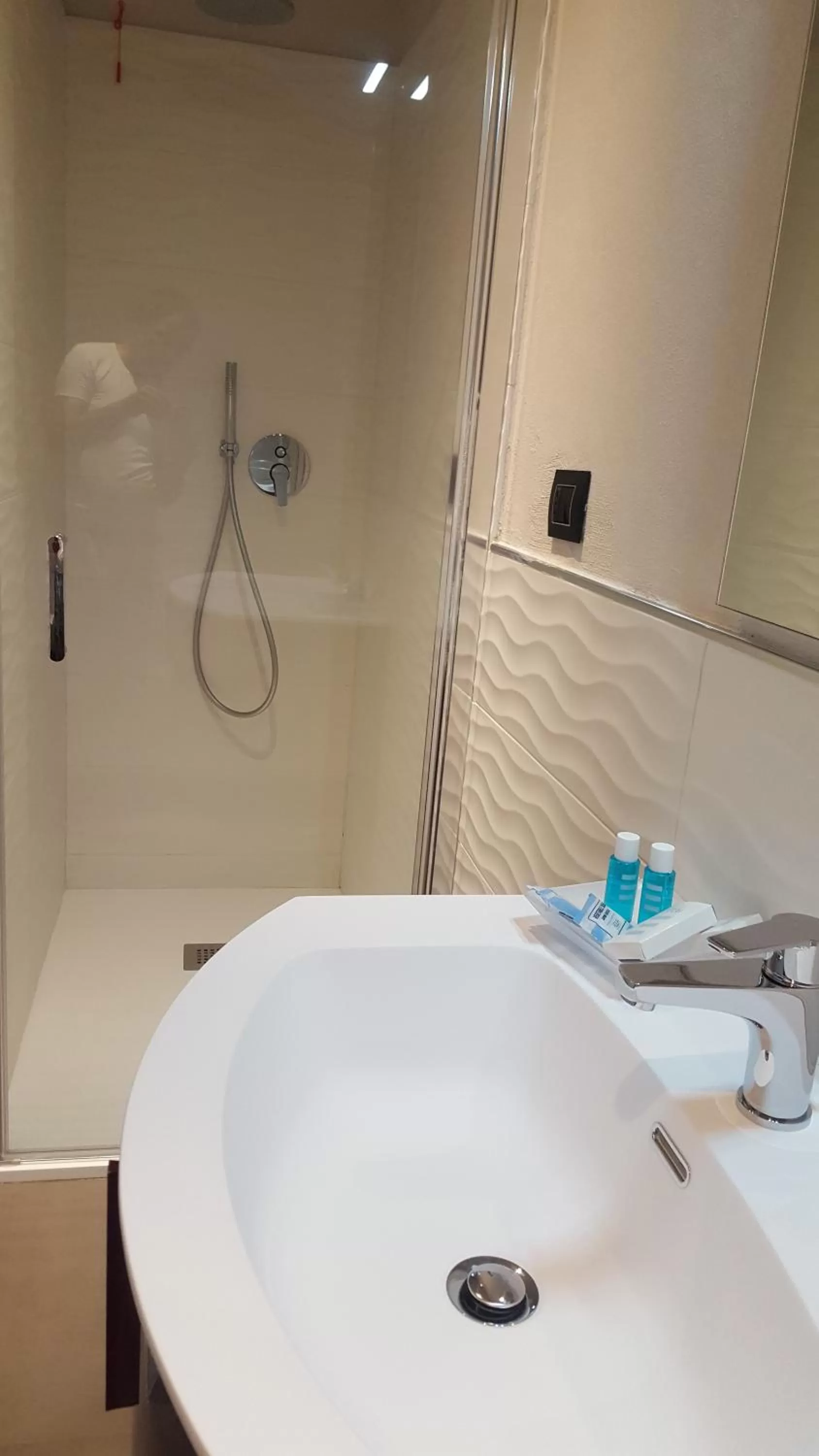 Shower in Hotel Villa Barsanti