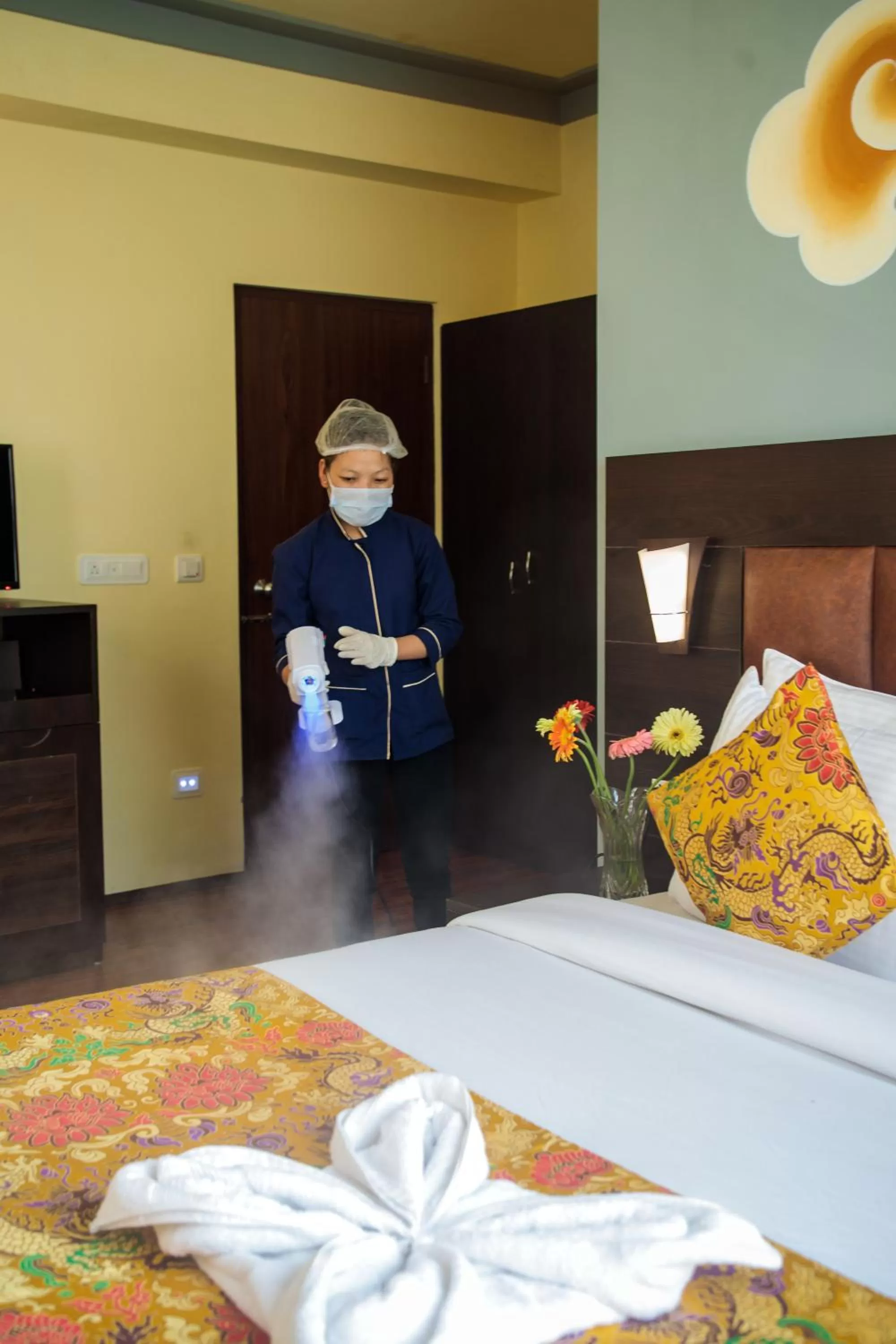 People, Bed in Muscatel Grand Silkroute - 300 Mts from MG Marg