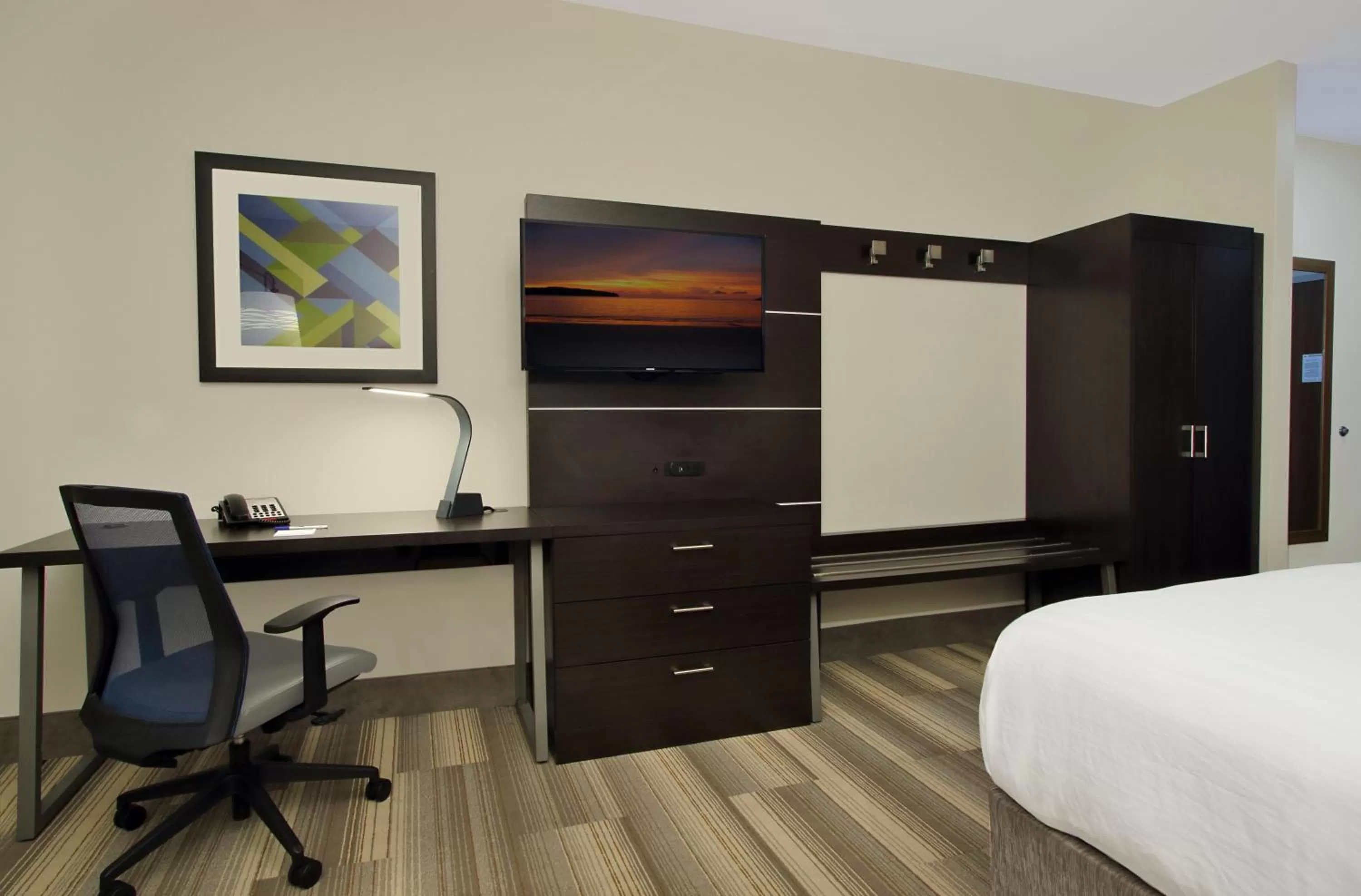 Photo of the whole room, Bed in Holiday Inn Express & Suites - Brookshire - Katy Freeway by IHG