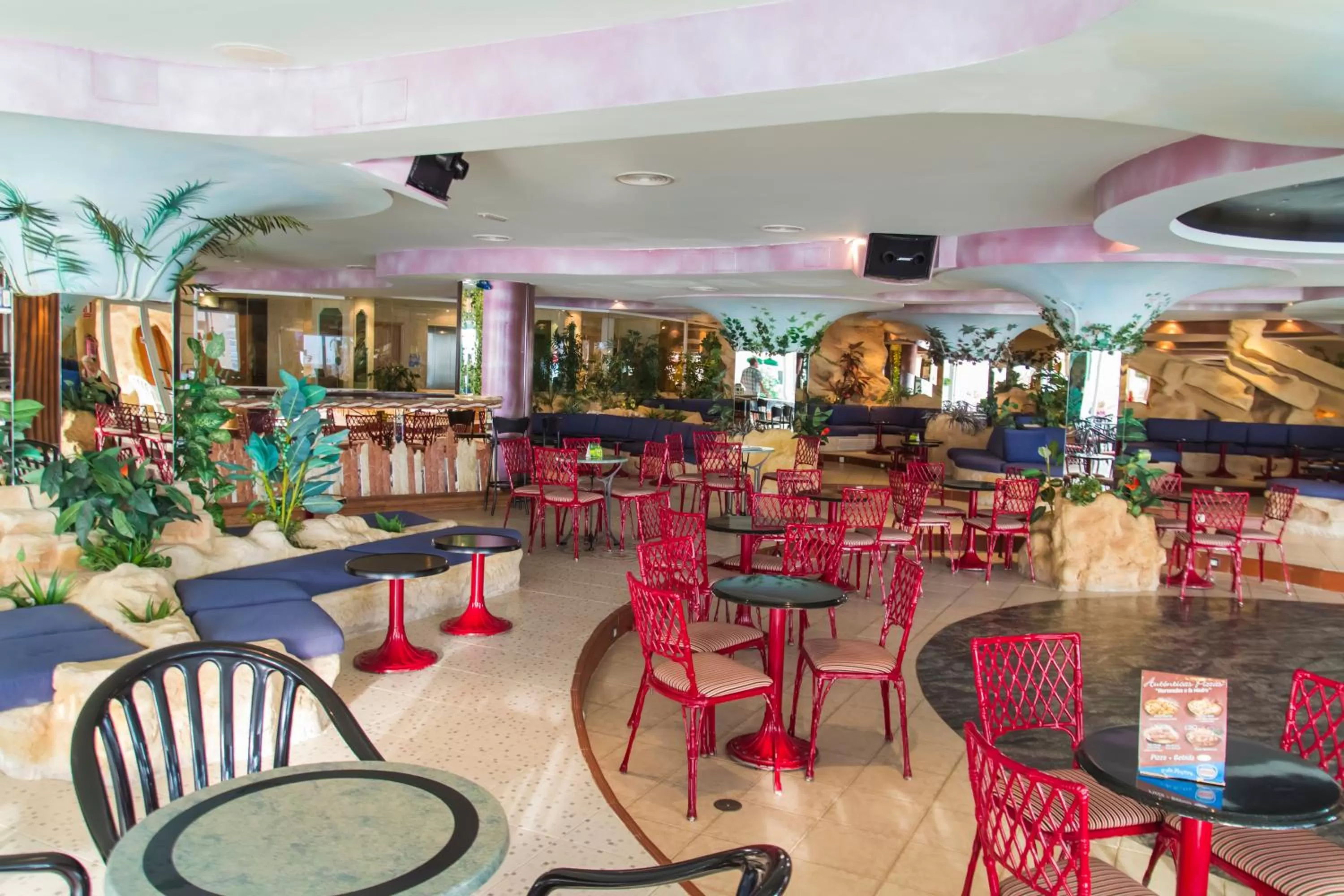 Restaurant/places to eat in KAKTUS Hotel Benikaktus