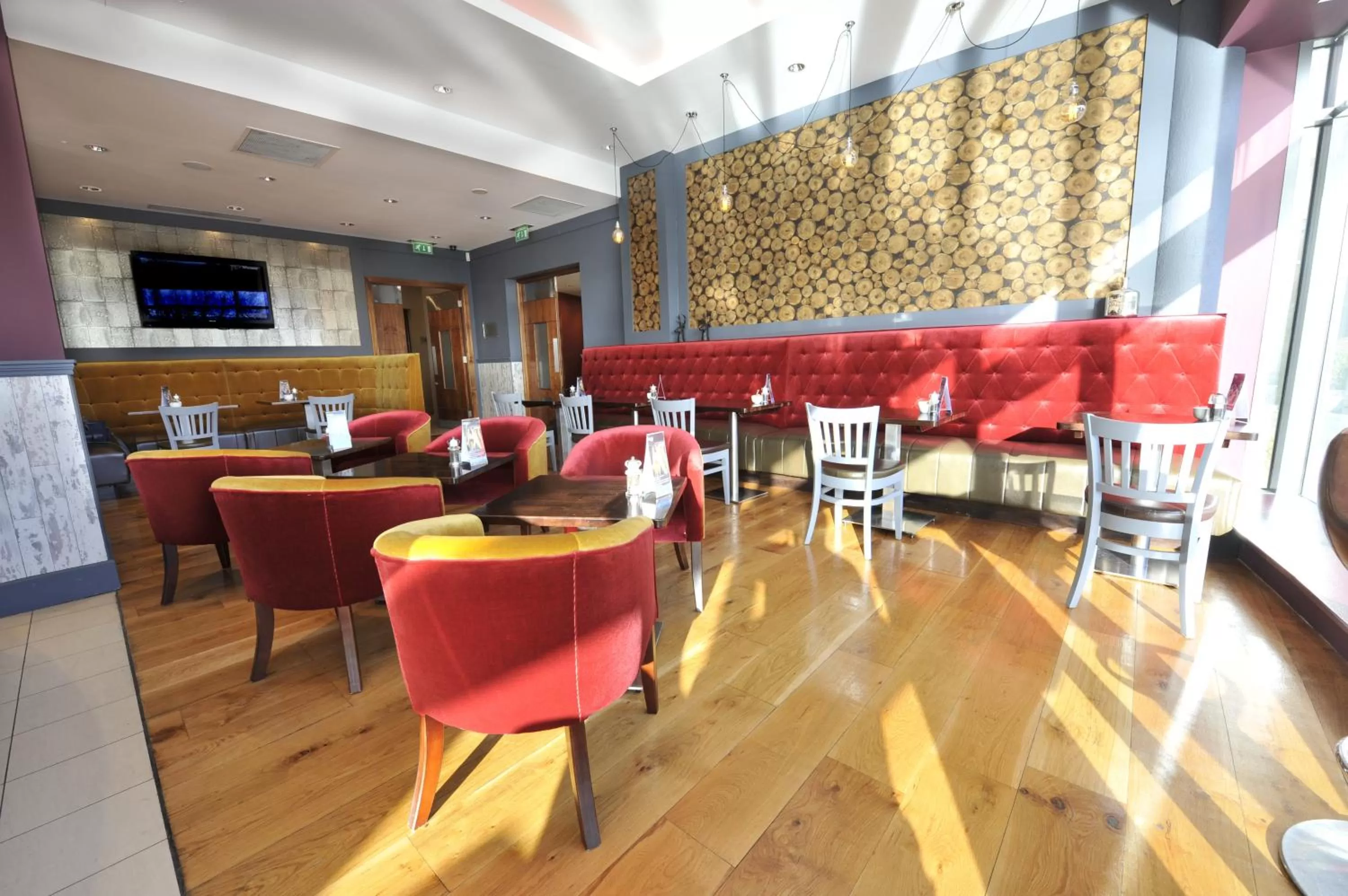 Restaurant/places to eat in Absolute Hotel Limerick