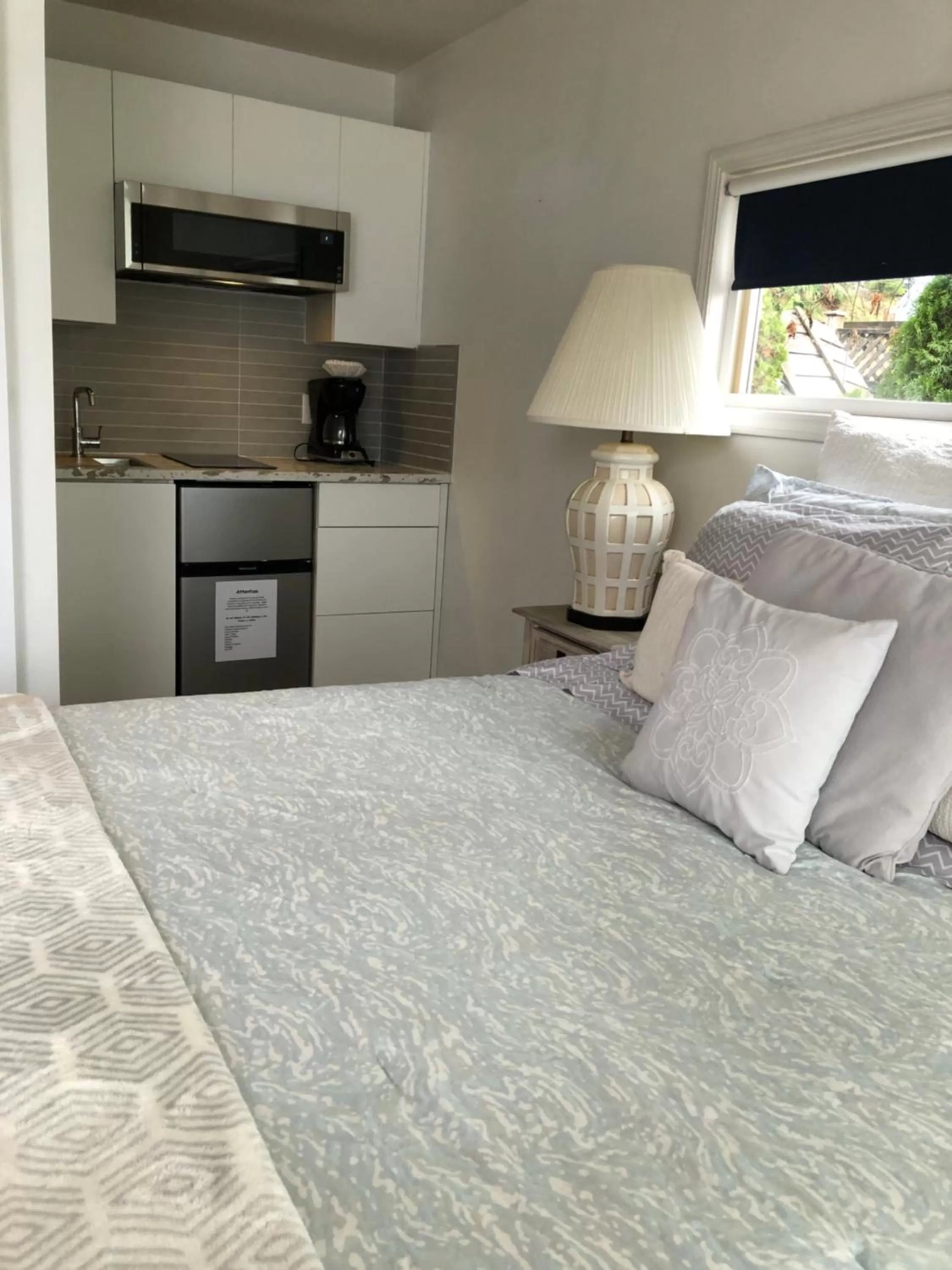 Kitchen or kitchenette in Qualicum Breeze Beach Resort