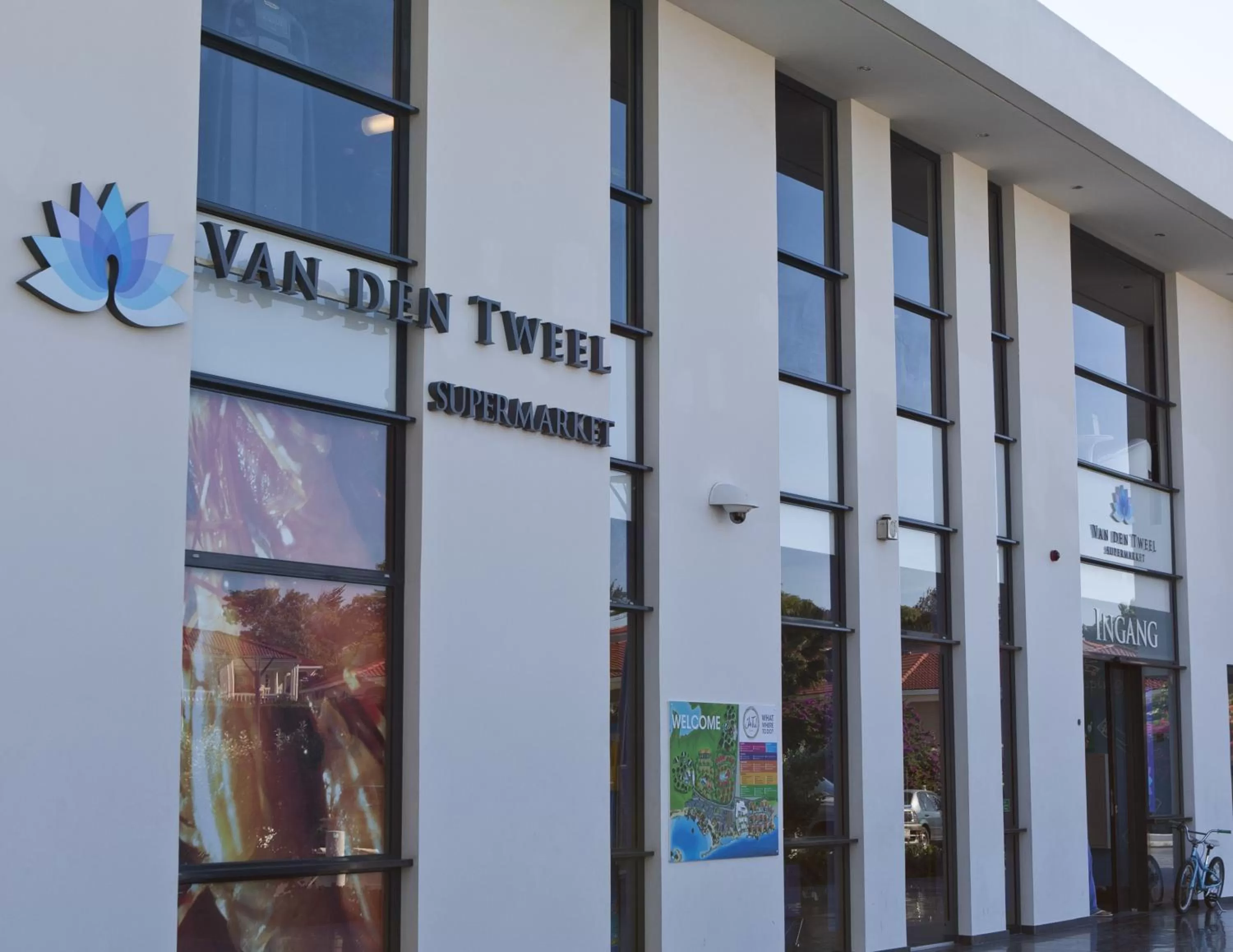 Supermarket/grocery shop in Morena Resort