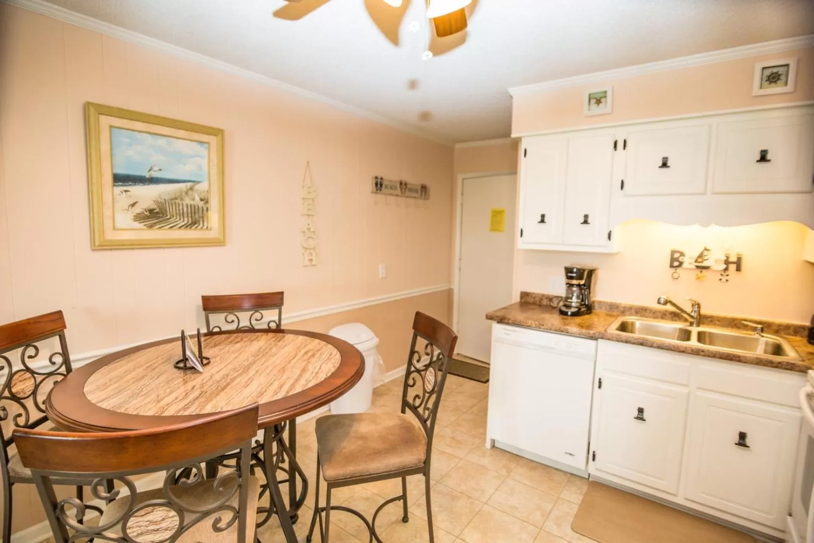 Kitchen or kitchenette in Beach Vacation Condos