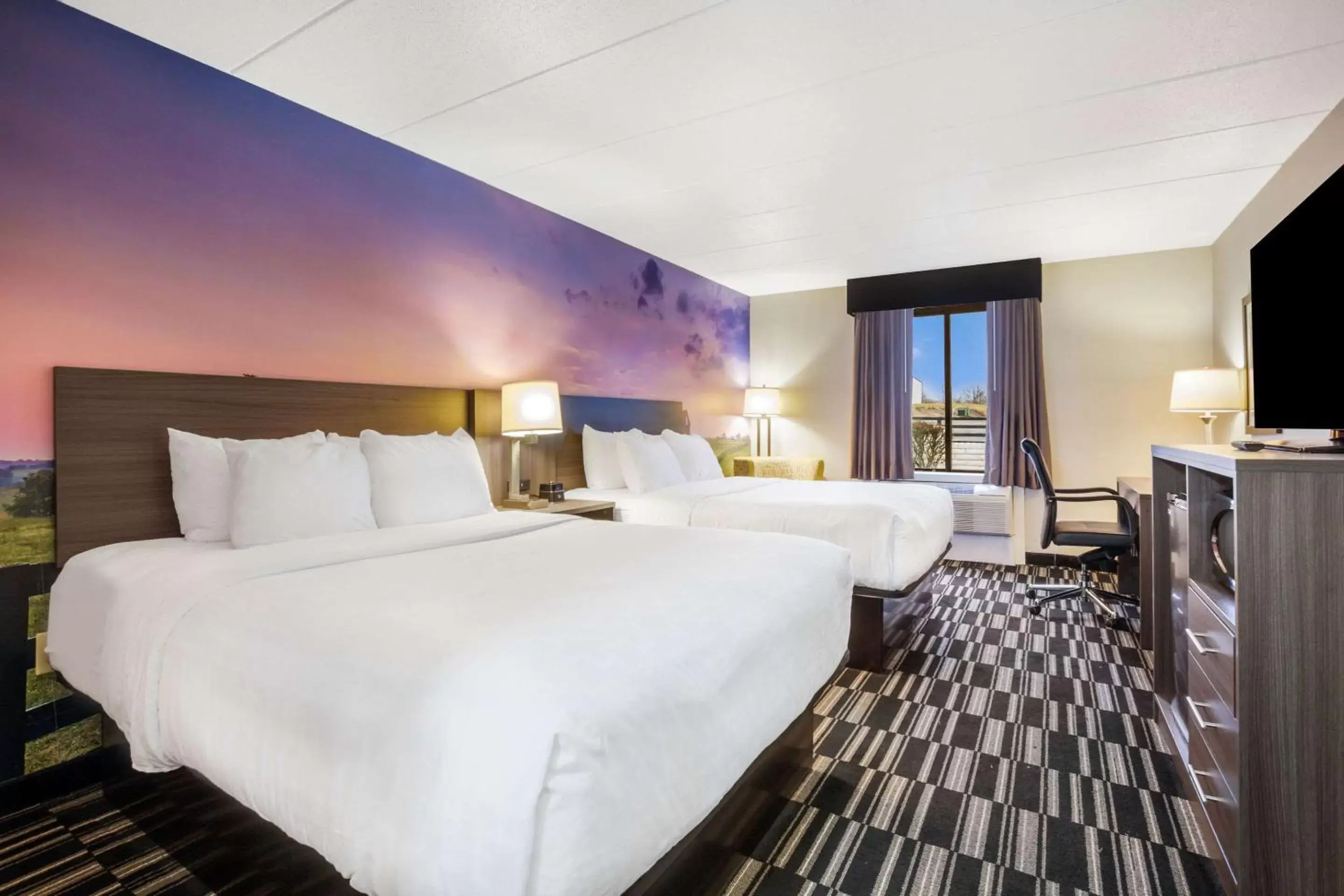 Queen Room with Two Queen Beds - Non-Smoking in Clarion Pointe Richmond North near University Queen Room with Two Queen Beds - Non-Smoking in Clarion Pointe Richmond North near University