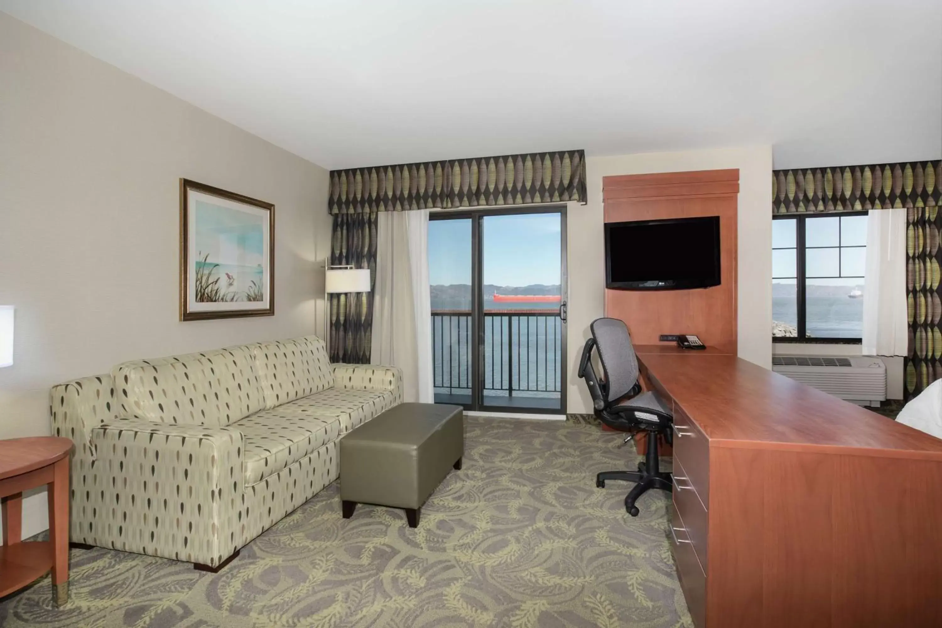 King Studio with Balcony in Hampton Inn & Suites Astoria King Studio with Balcony in Hampton Inn & Suites Astoria