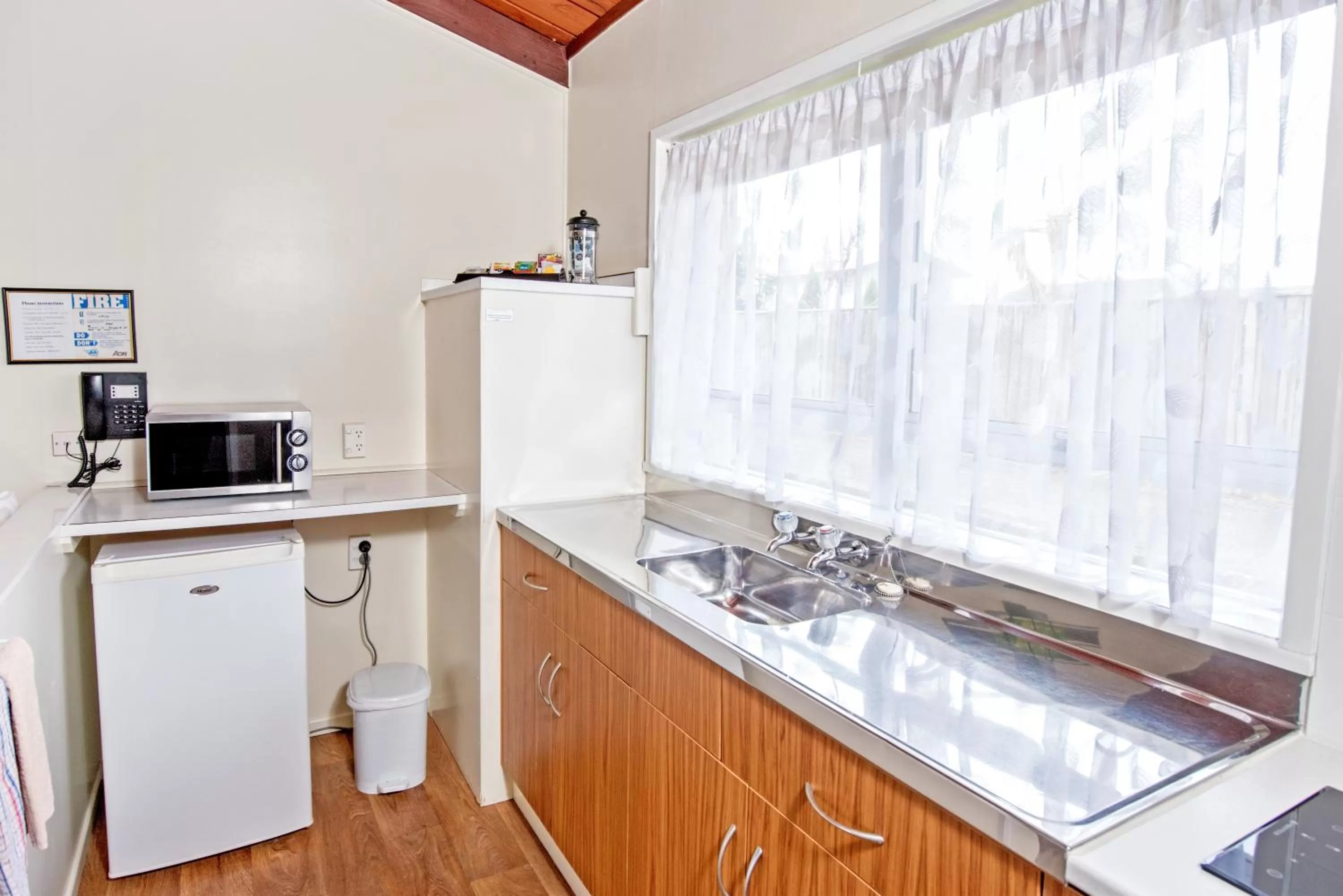 Kitchen or kitchenette in Tourist Court Motel