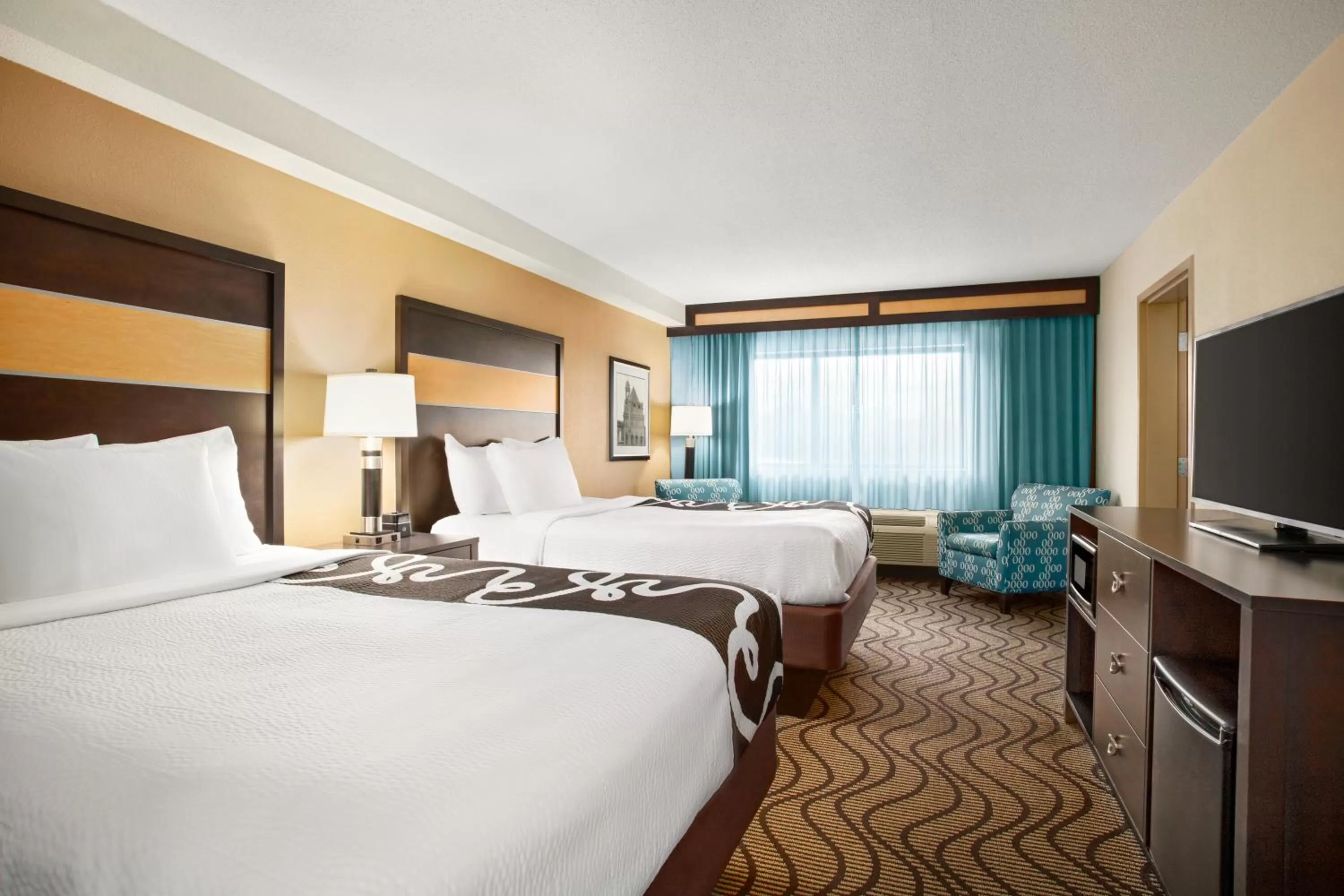 Bed in La Quinta Inn & Suites by Wyndham Richmond-Midlothian