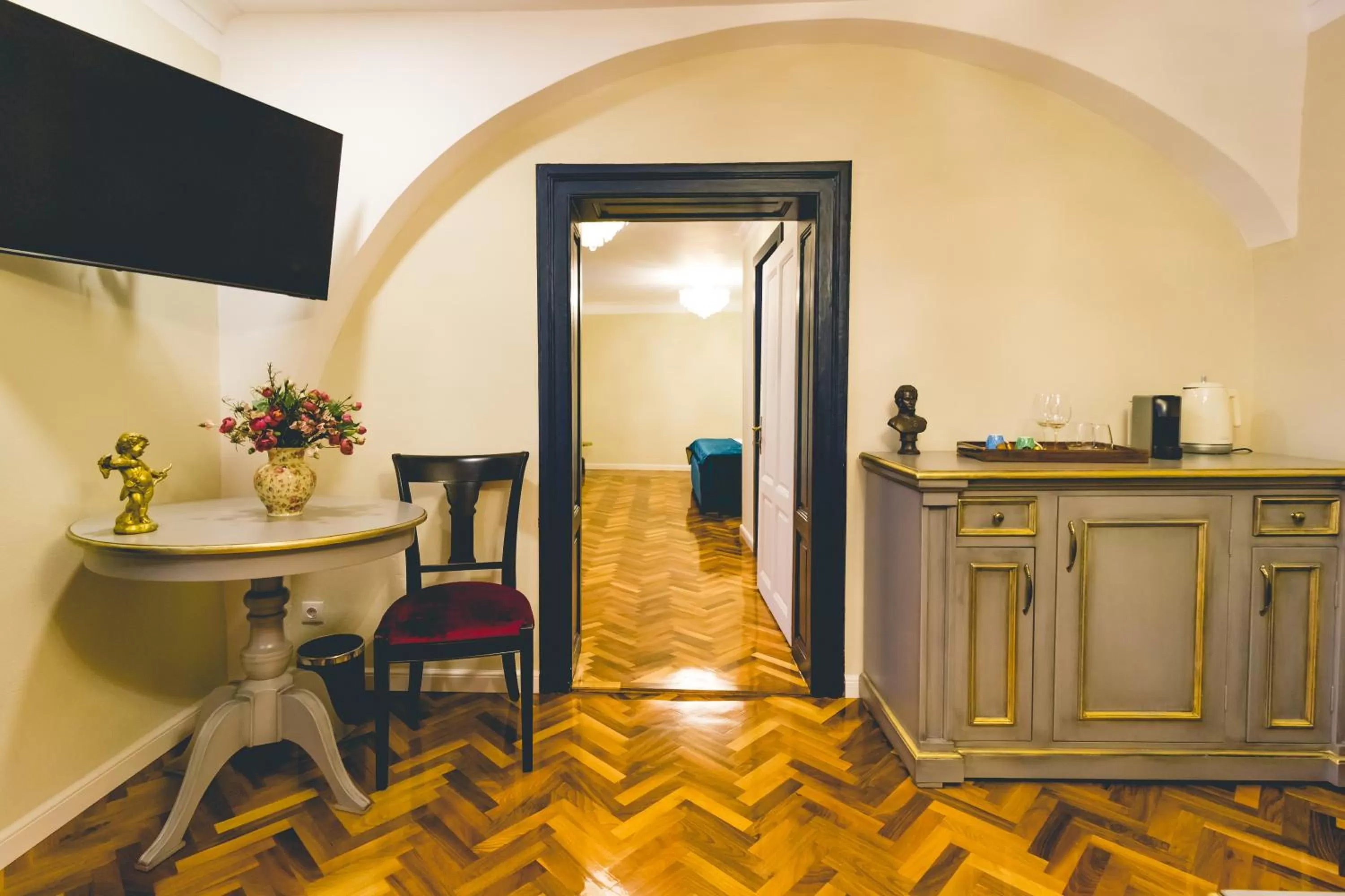 hair dresser in MAGISTER seven