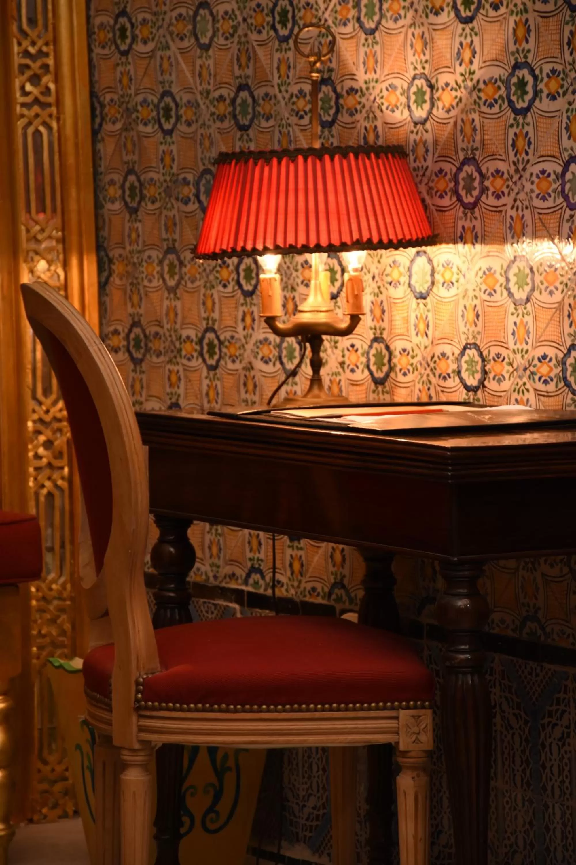 Seating area in Palais Bayram