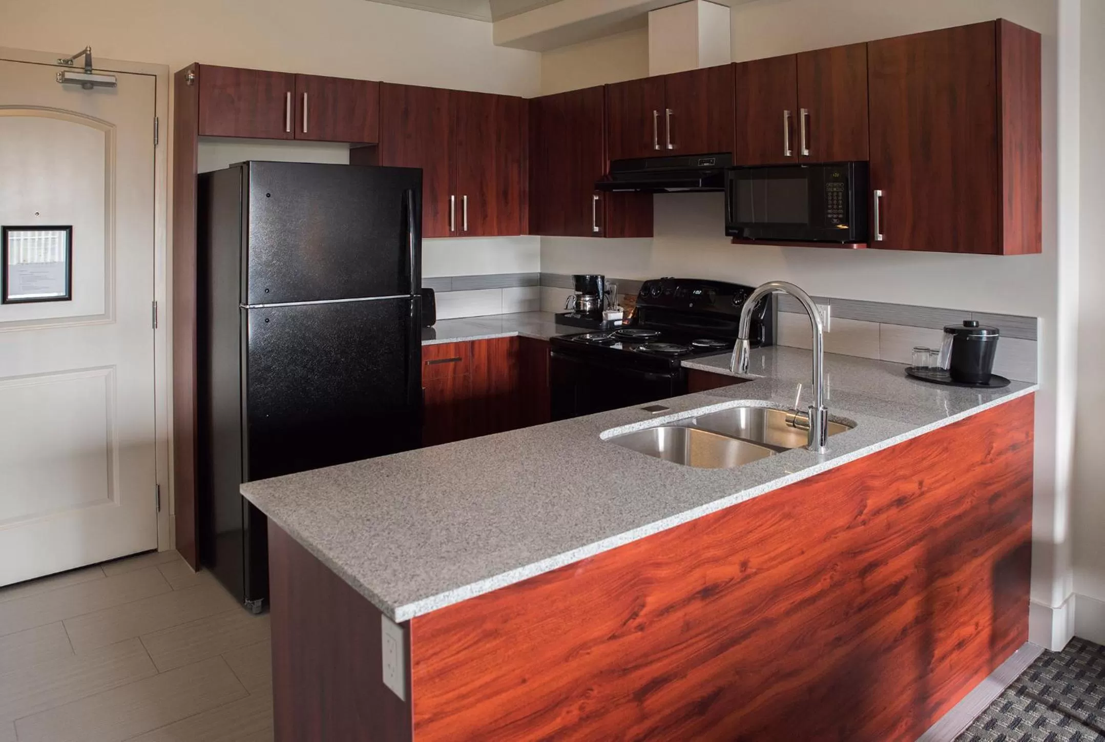 Kitchen or kitchenette in Chateau Nova Yellowknife