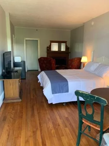 Double Room with Lake View in Winnisquam Lake Inn