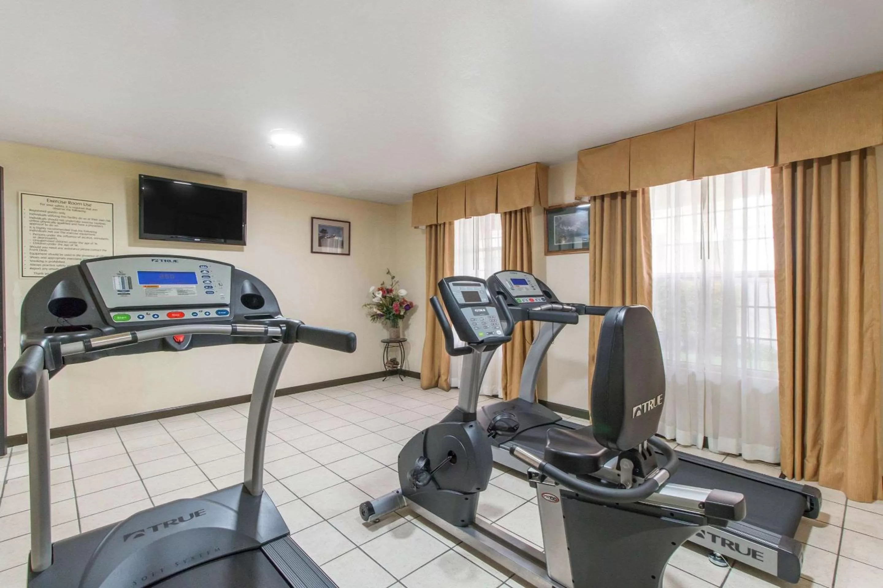 Fitness centre/facilities in Quality Inn & Suites Crescent City Redwood Coast