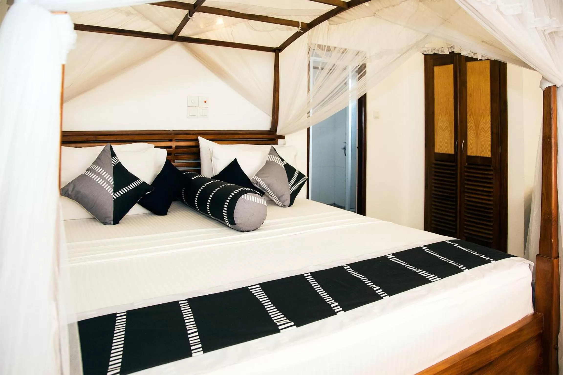 Bedroom, Bed in Suriya Arana