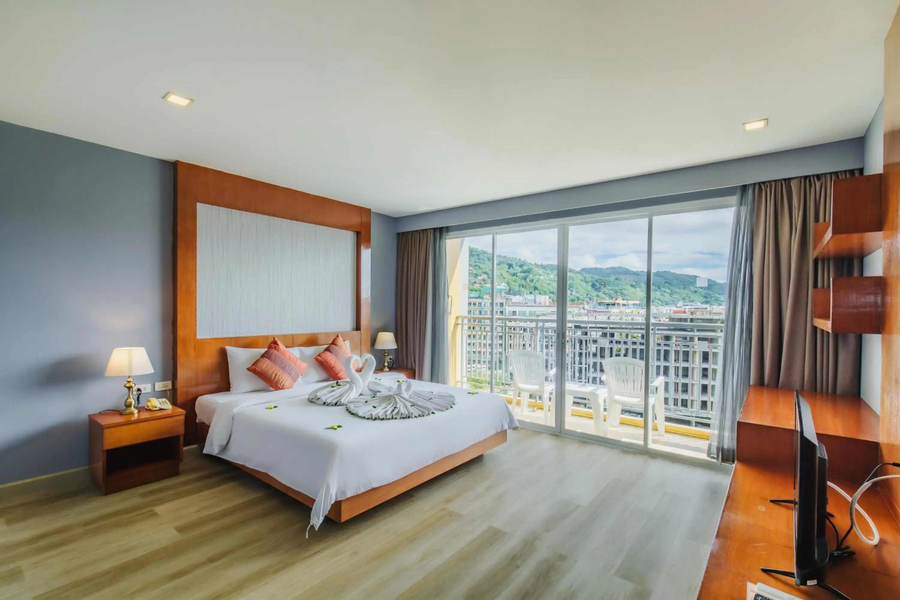 Bed in Elite Suites Patong