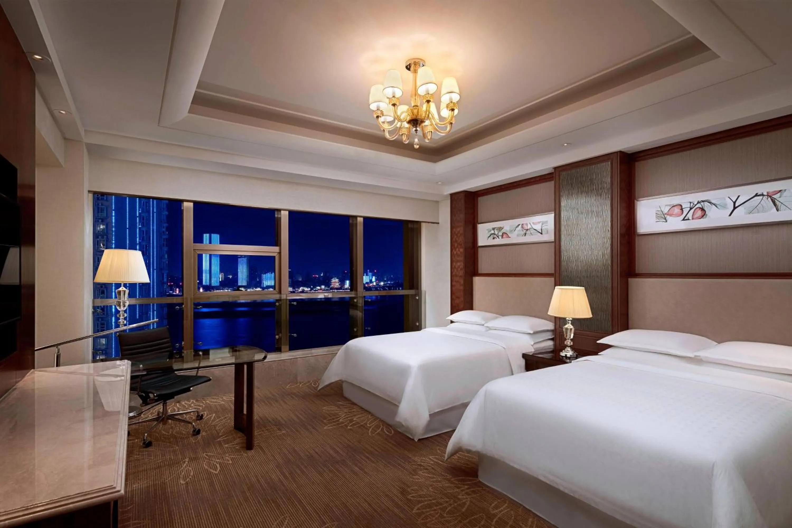 Photo of the whole room, Bed in Sheraton Nanchang Hotel