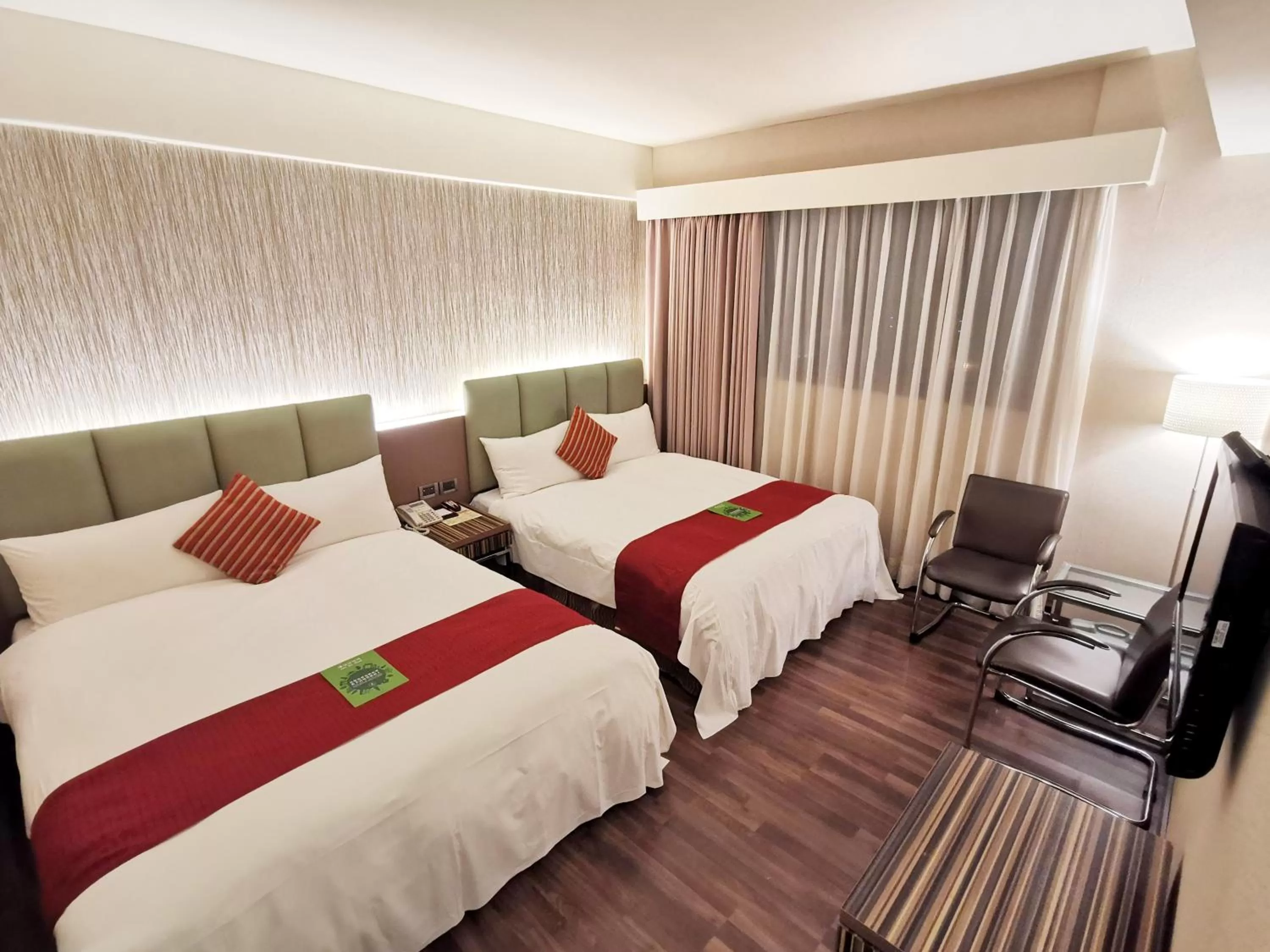 Deluxe Family Room with City View in Lishiuan Hotel