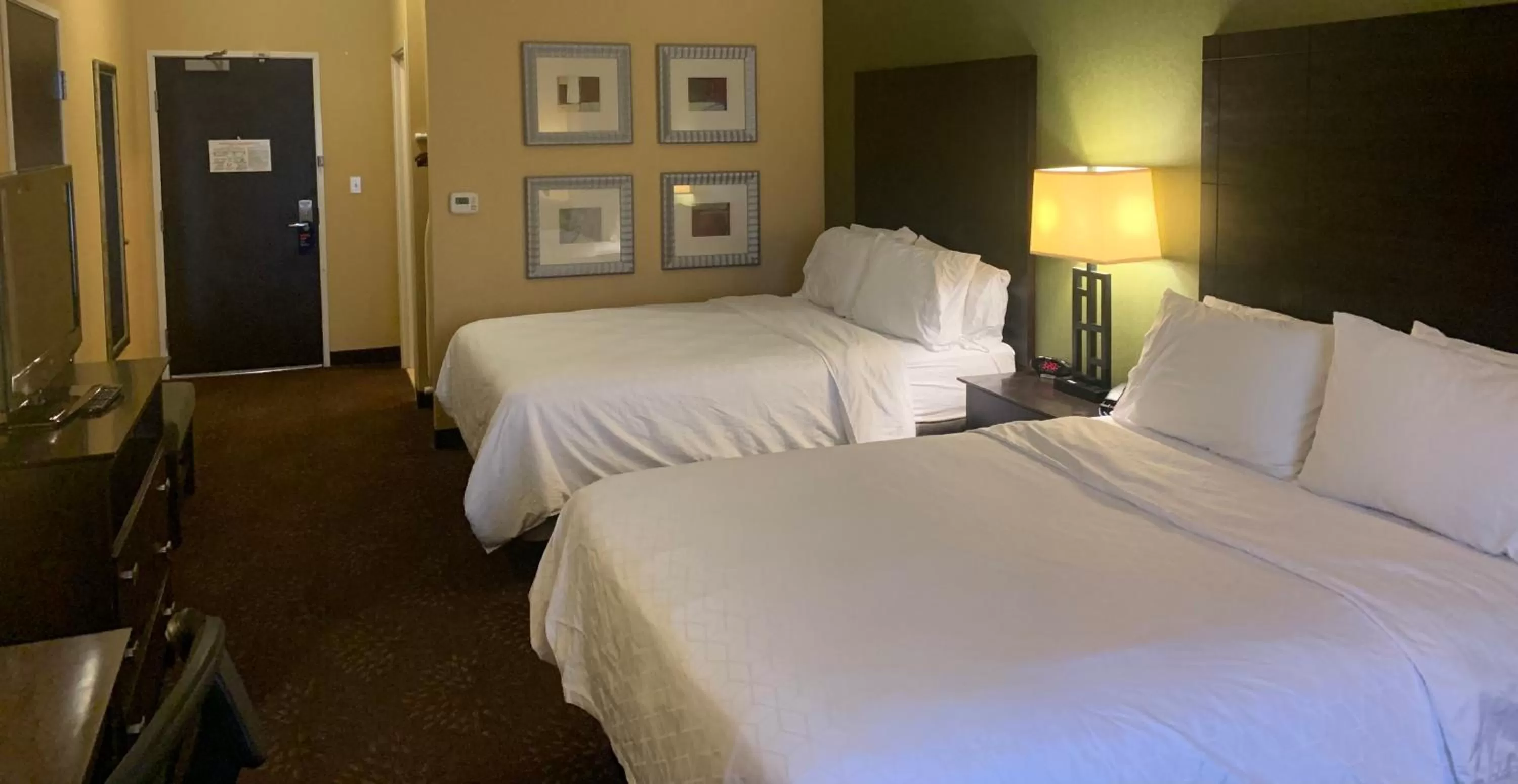 Bed in Holiday Inn Express Hotel & Suites Lansing-Dimondale by IHG