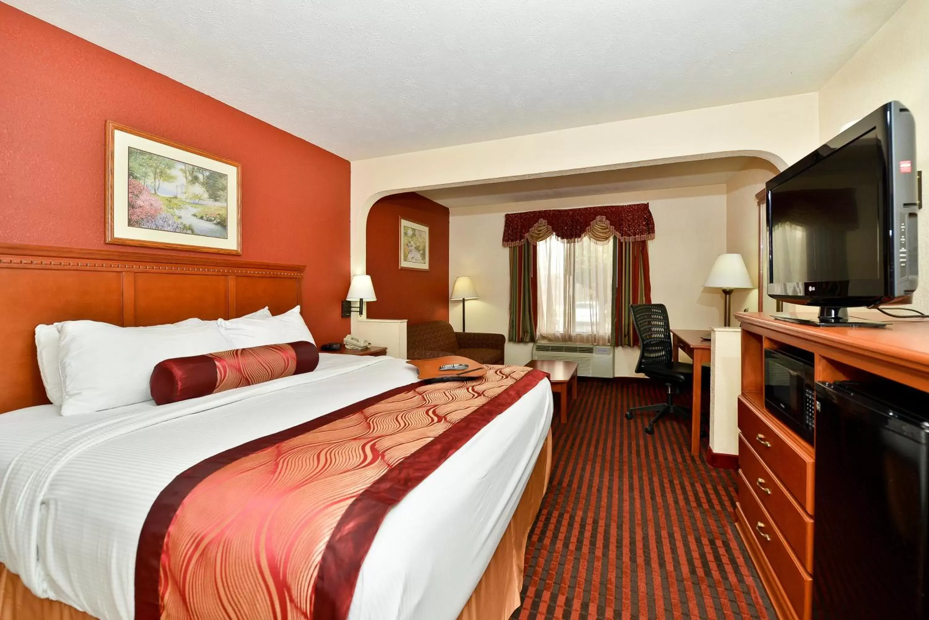 King Room with Spa Bath - Smoking in Best Western Canton Inn King Room with Spa Bath - Smoking in Best Western Canton Inn