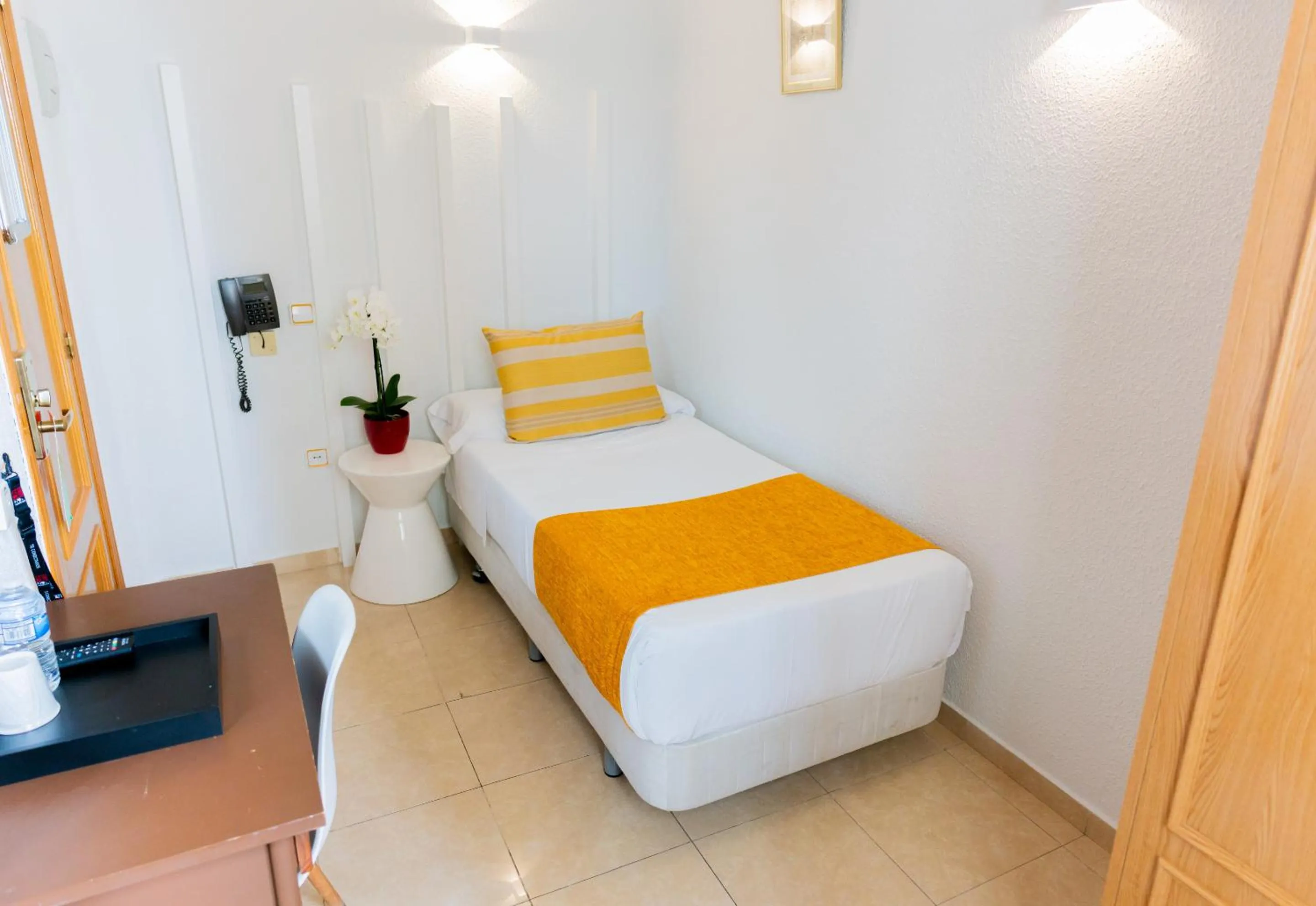 Bedroom, Bed in Hostal Josefina-Gran Vía