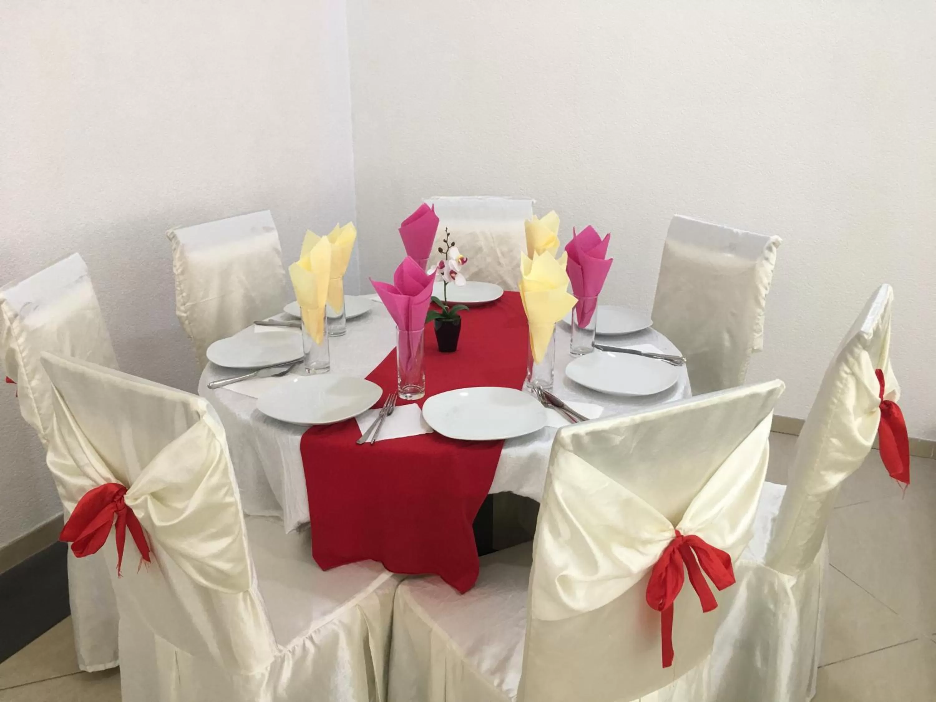 Breakfast, Banquet Facilities in Hotel Albatros
