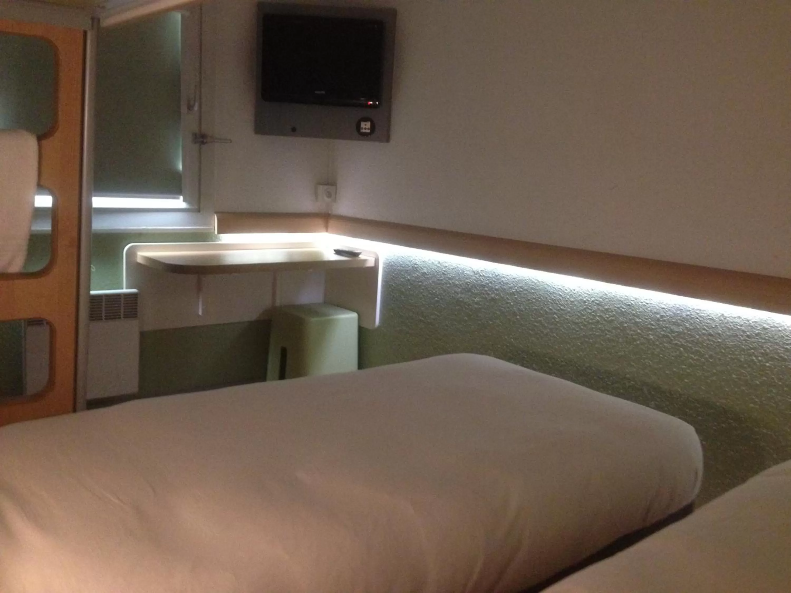 Property building, Bed in IBIS Budget Aix en Provence Est Le Canet