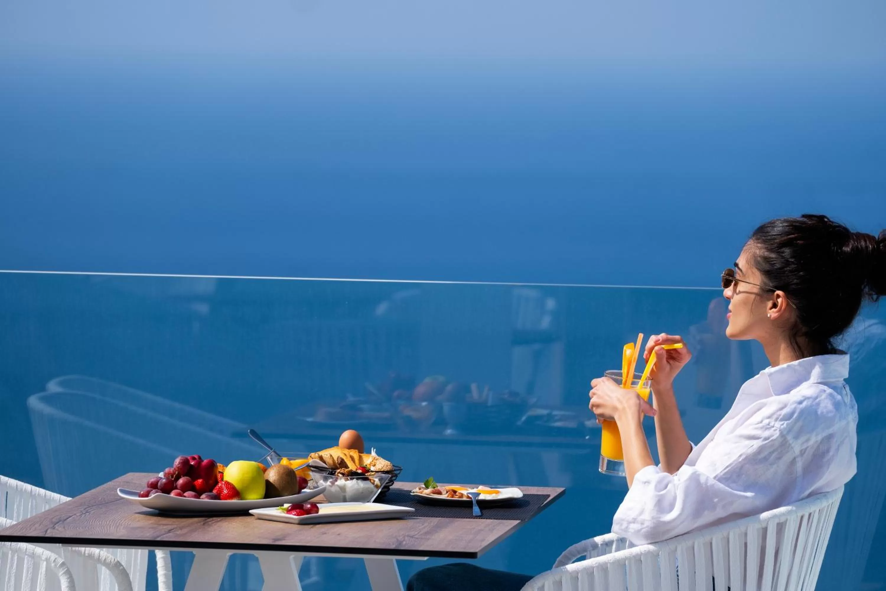 Restaurant/places to eat in Lilium Hotel Santorini