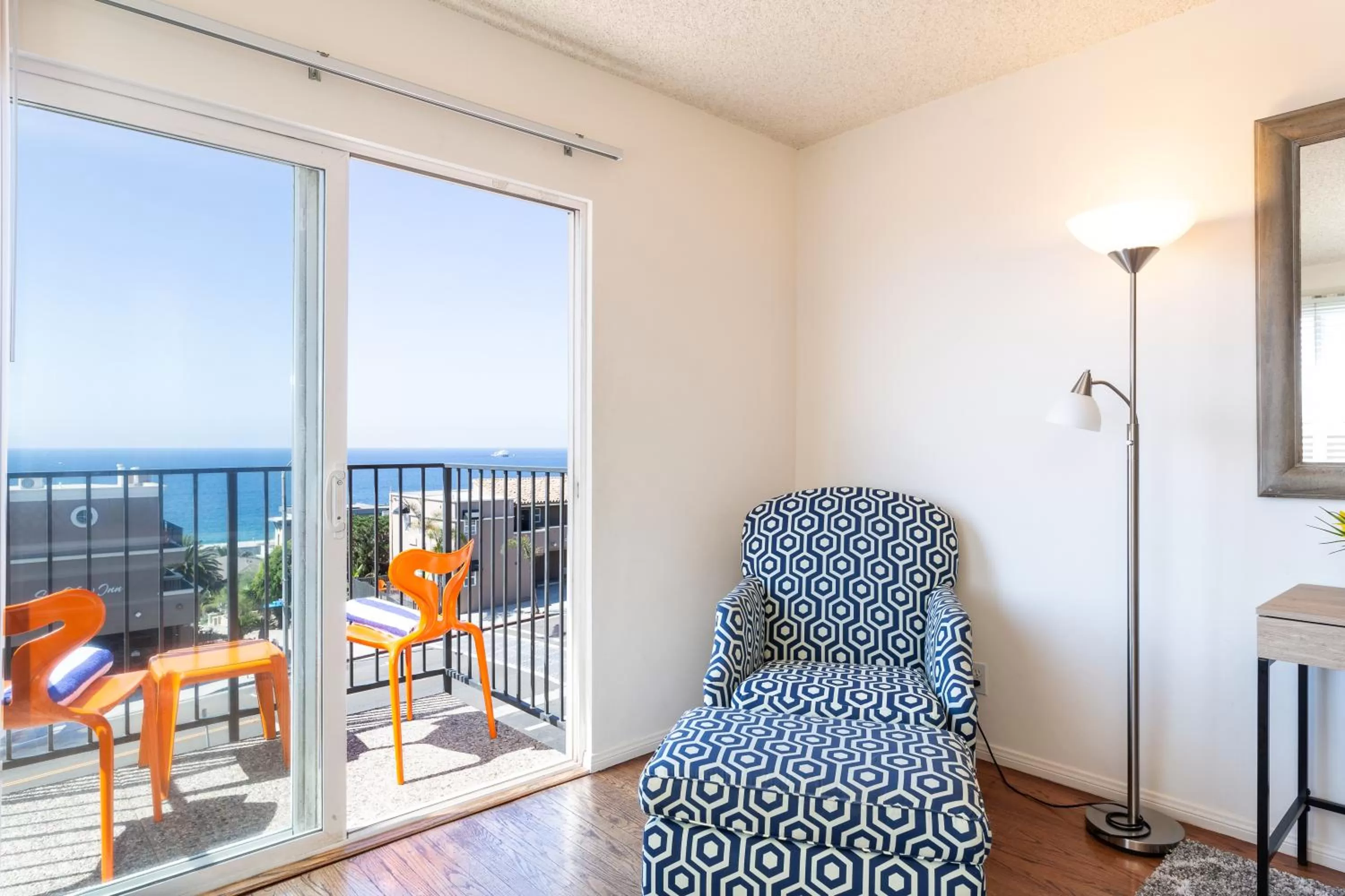 Living room in The Sea View Inn At The Beach