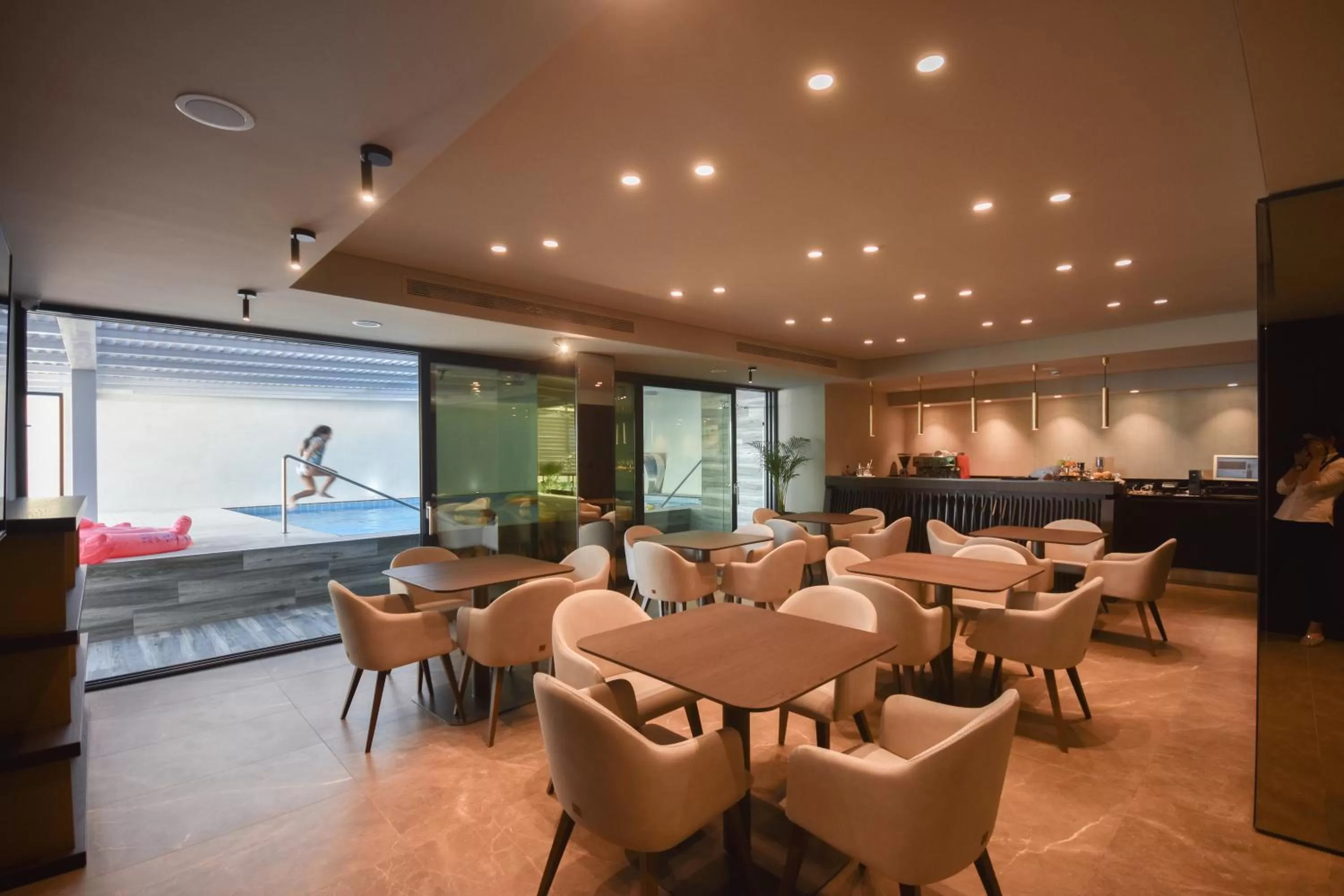 Restaurant/places to eat in Flamingo Hotel