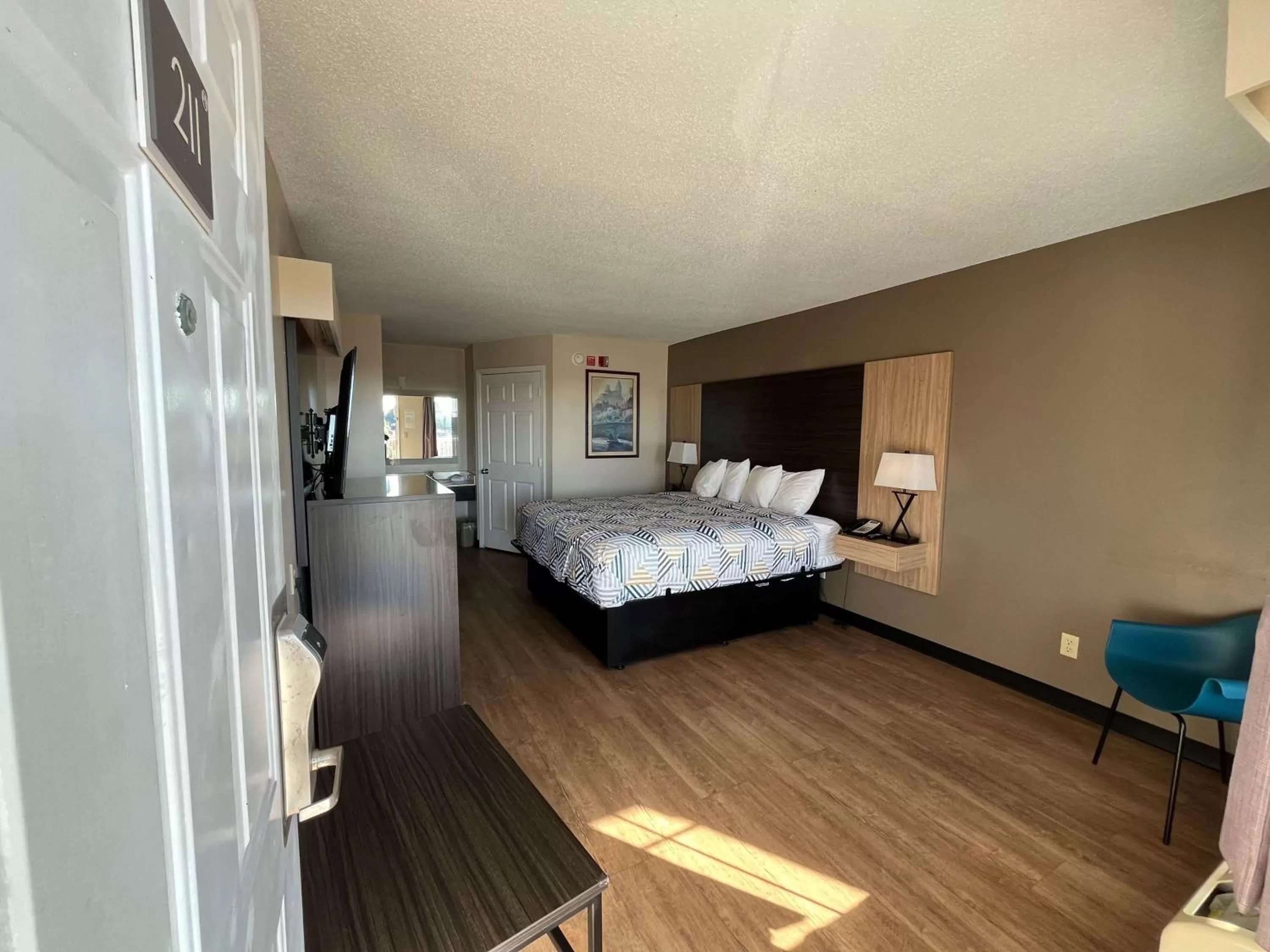 Bedroom, Bed in Motel 6 Georgetown, SC Marina