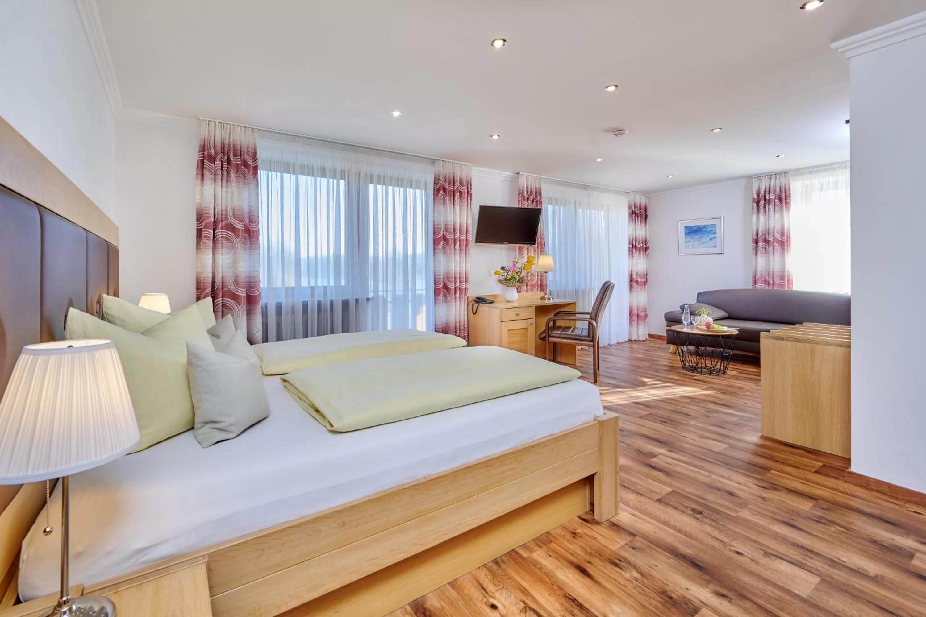 Photo of the whole room in Hotel Restaurant Zum Goldenen Anker mit Hallenbad