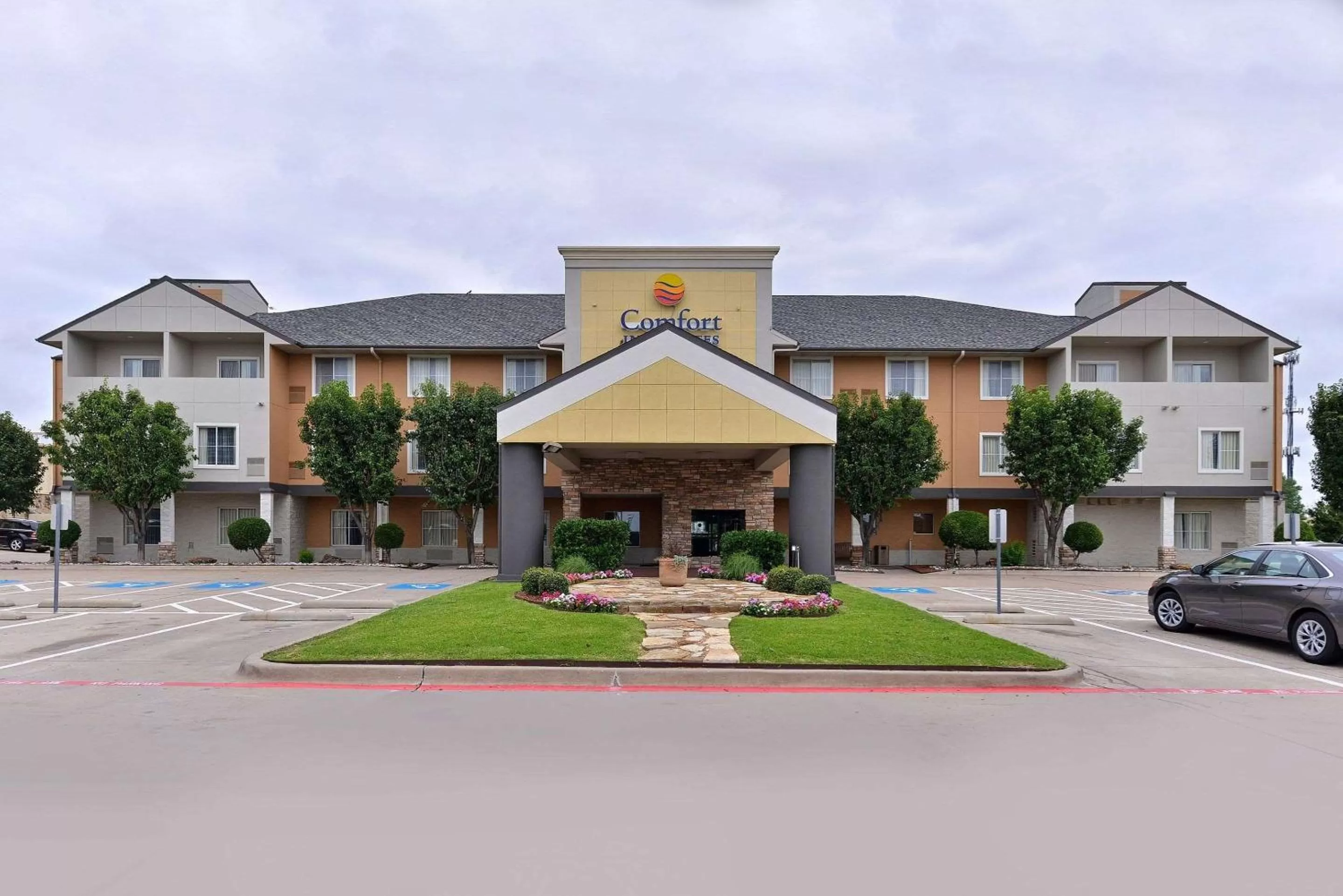 Property building in Comfort Inn & Suites Frisco - Plano