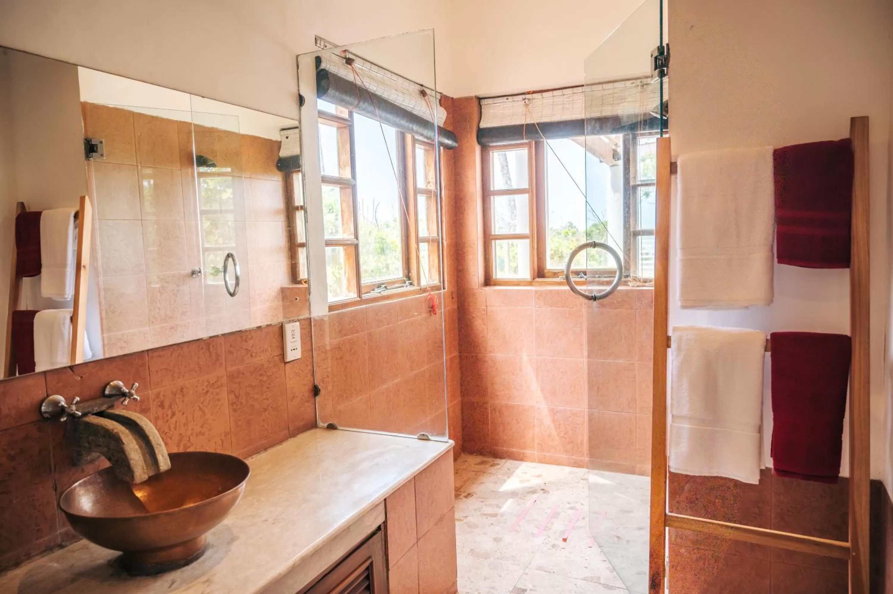 Bathroom in Sānti Beach House with pool & beach
