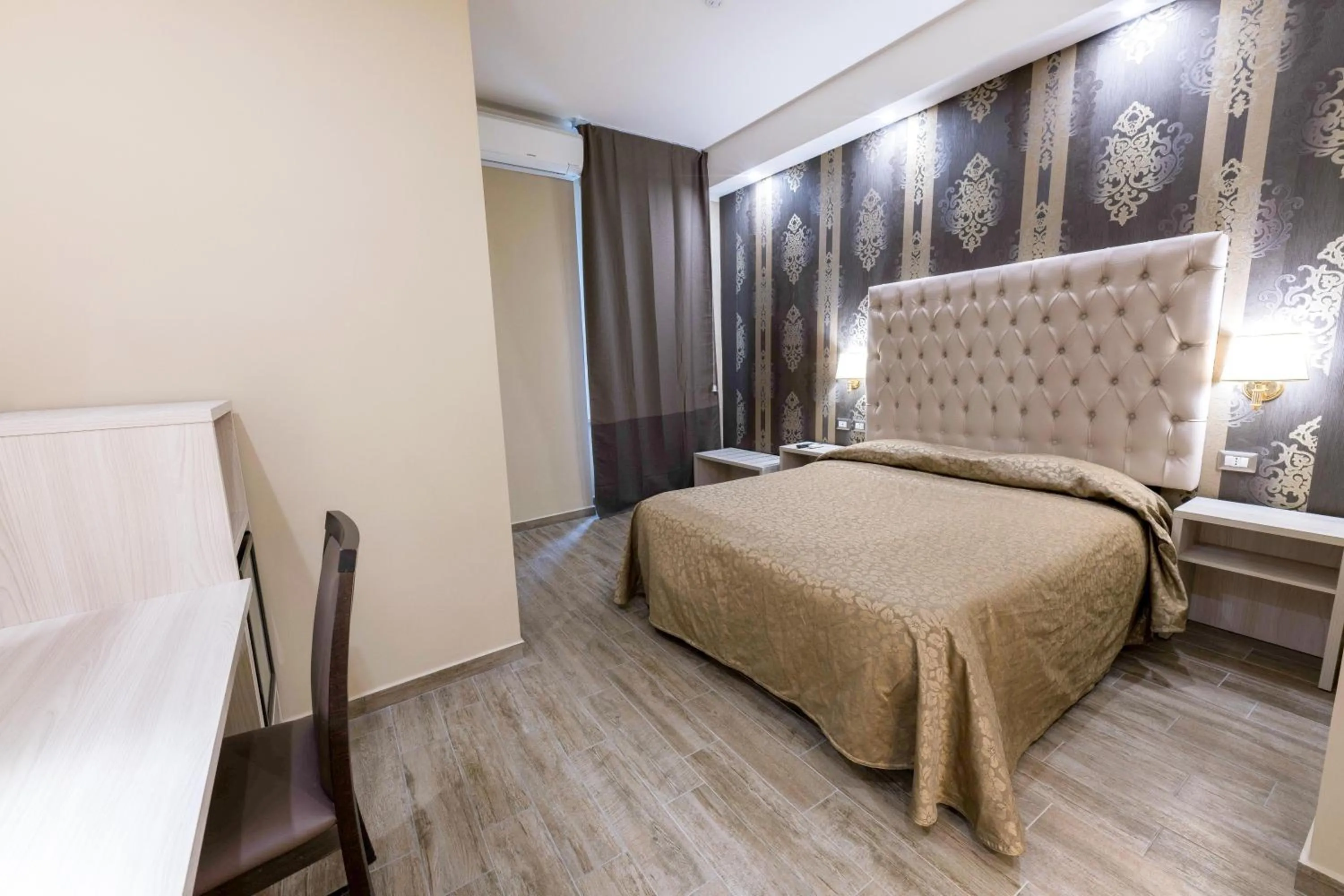 Photo of the whole room, Bed in Hotel Anfiteatro Flavio