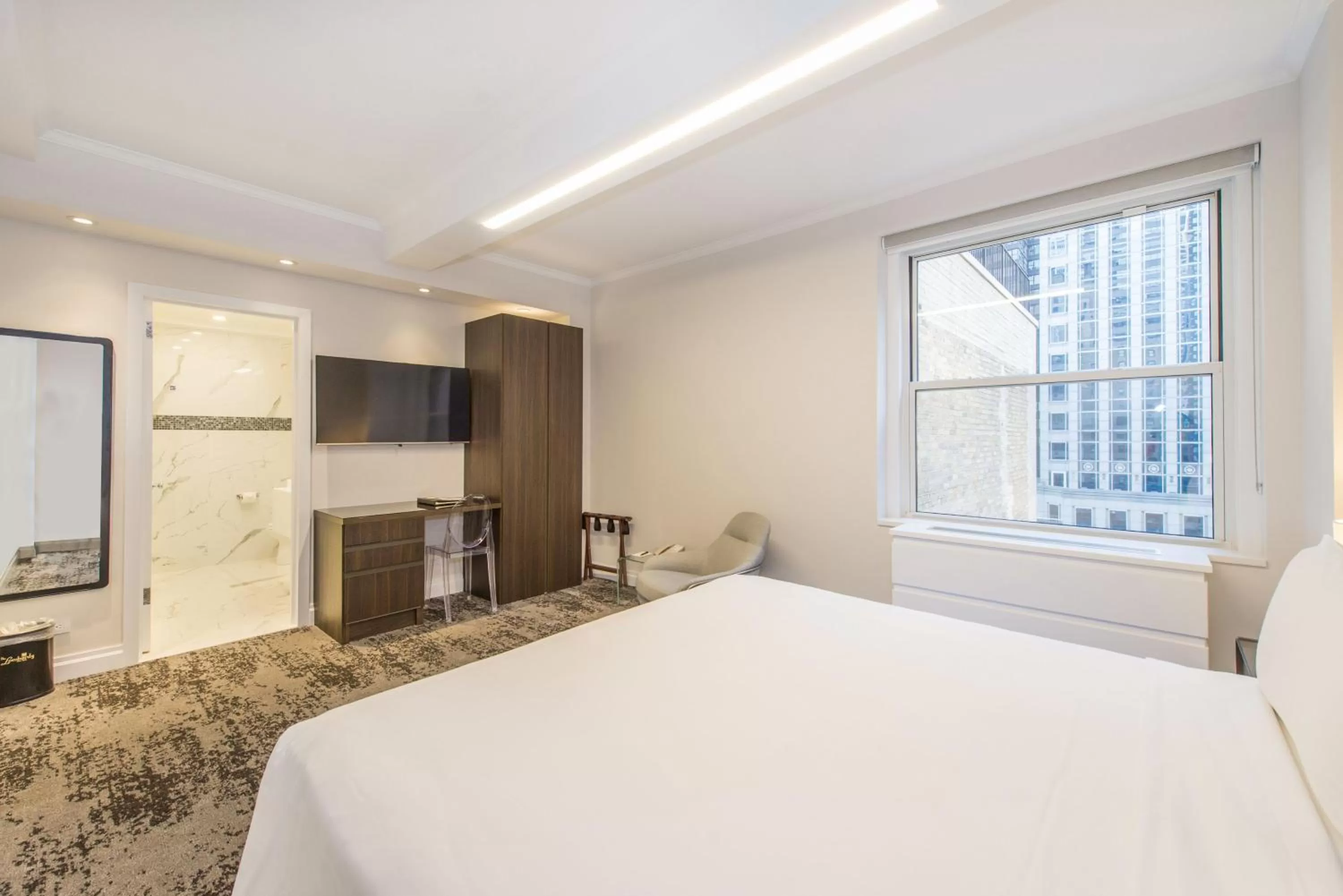 Bedroom, Bed in Lombardy Hotel