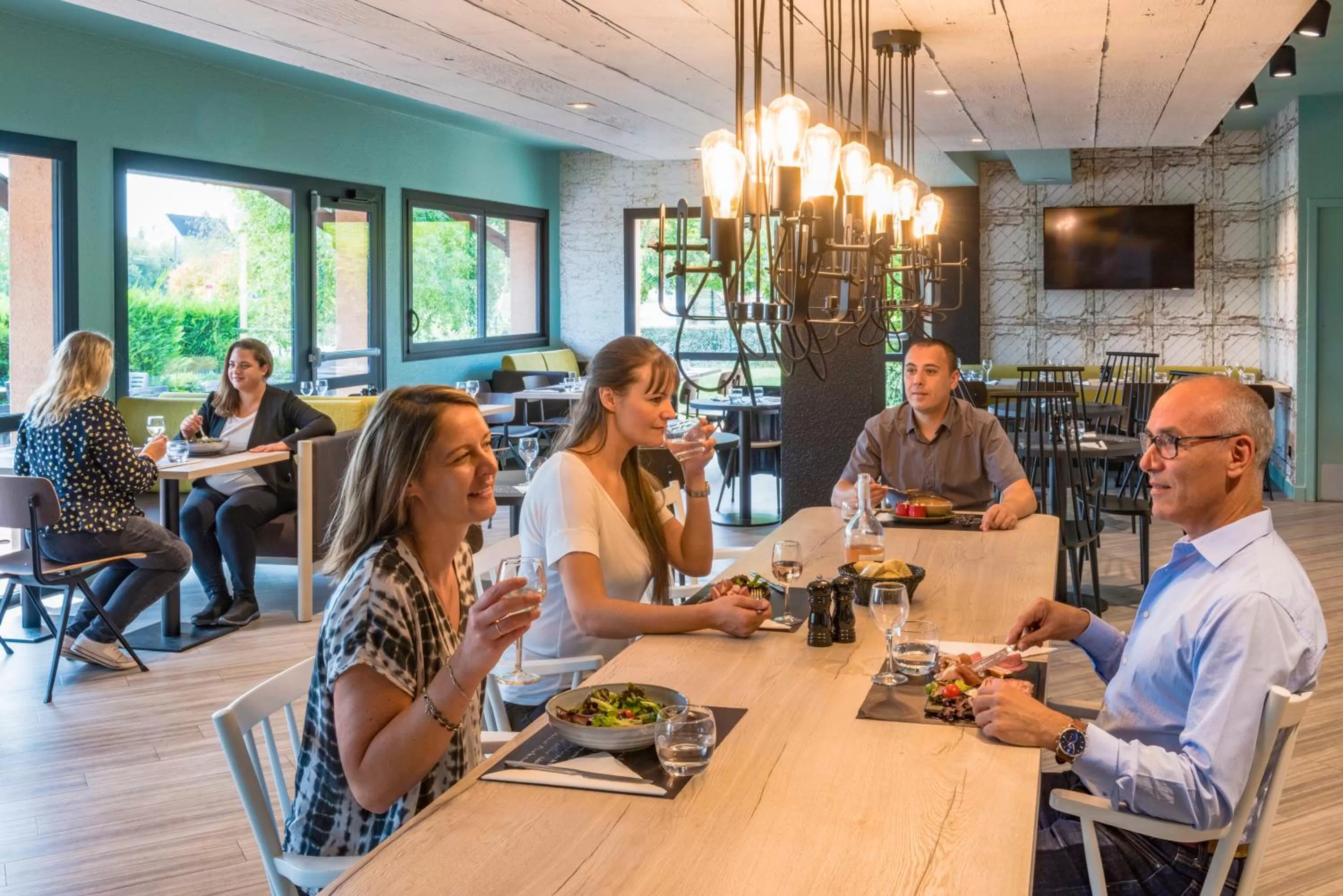 Restaurant/places to eat in ibis Creil Sur Oise