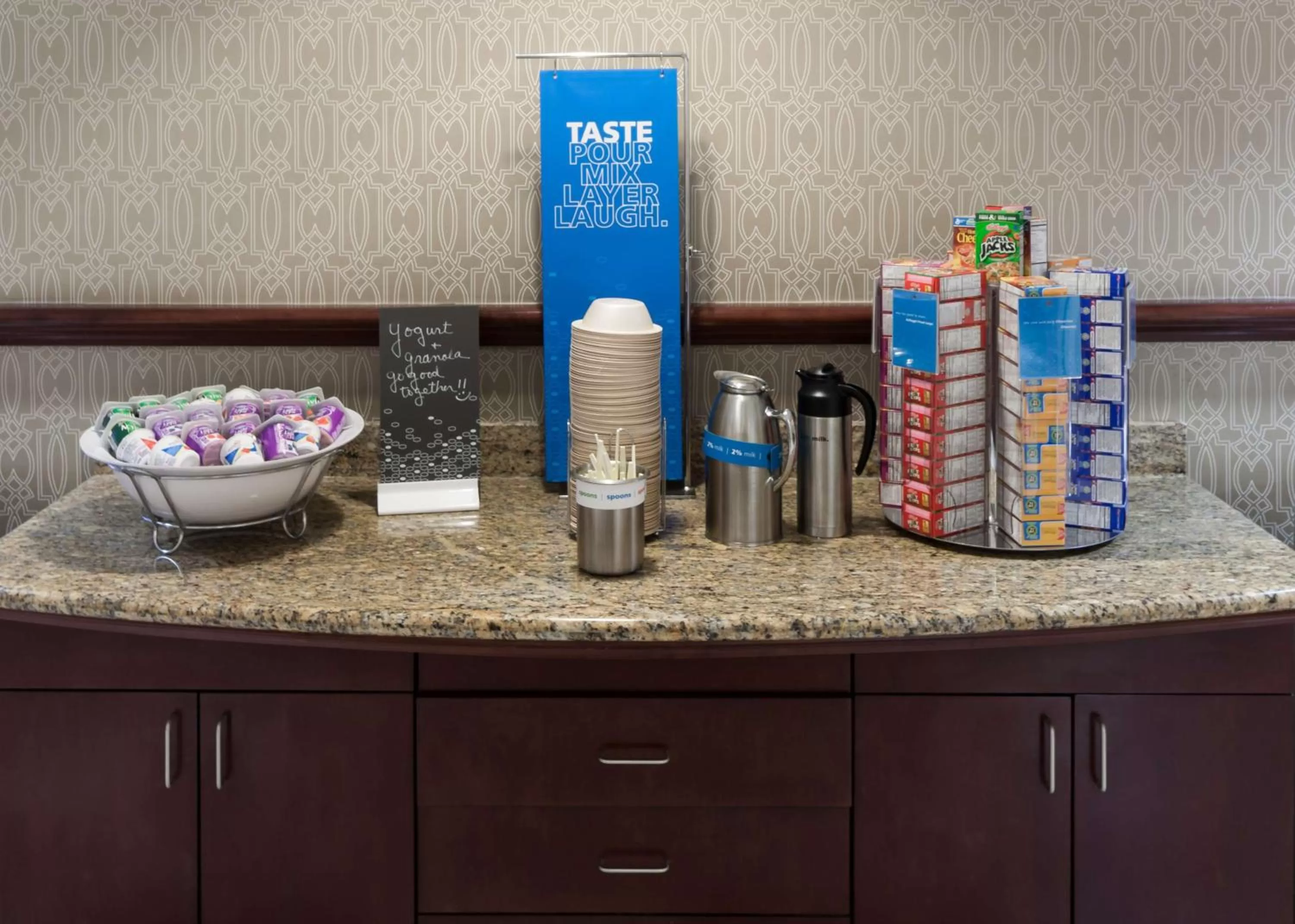 Food and drinks in Hampton Inn & Suites Westford-Chelmsford