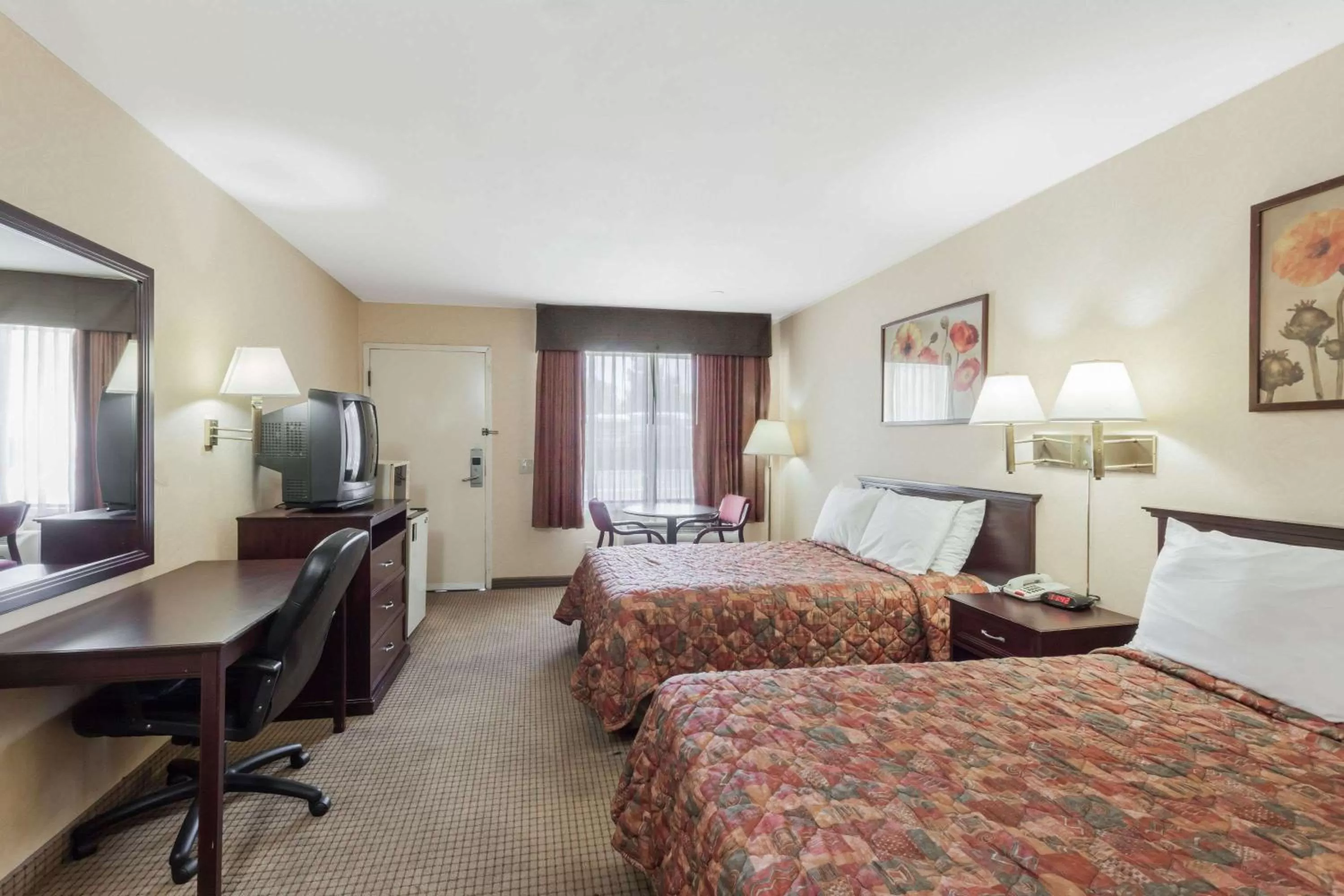 Photo of the whole room, Bed in Hospitality Inn