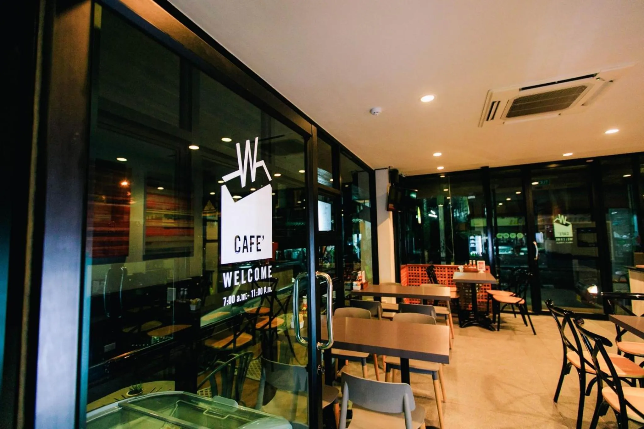 Restaurant/places to eat in Wealth Boutique Hotel Chiang Mai