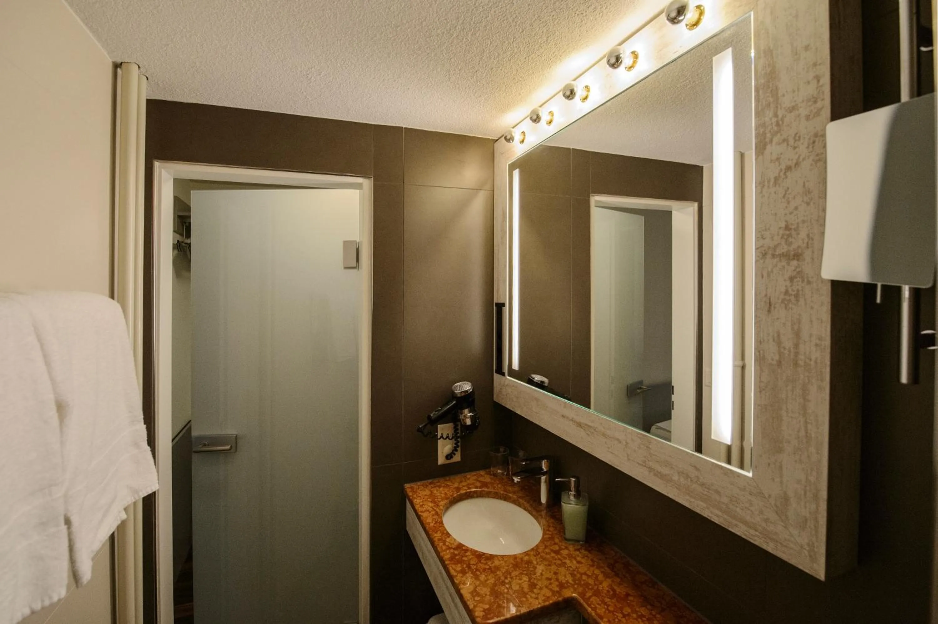 Bathroom in Alexander Guesthouse Zurich Old Town