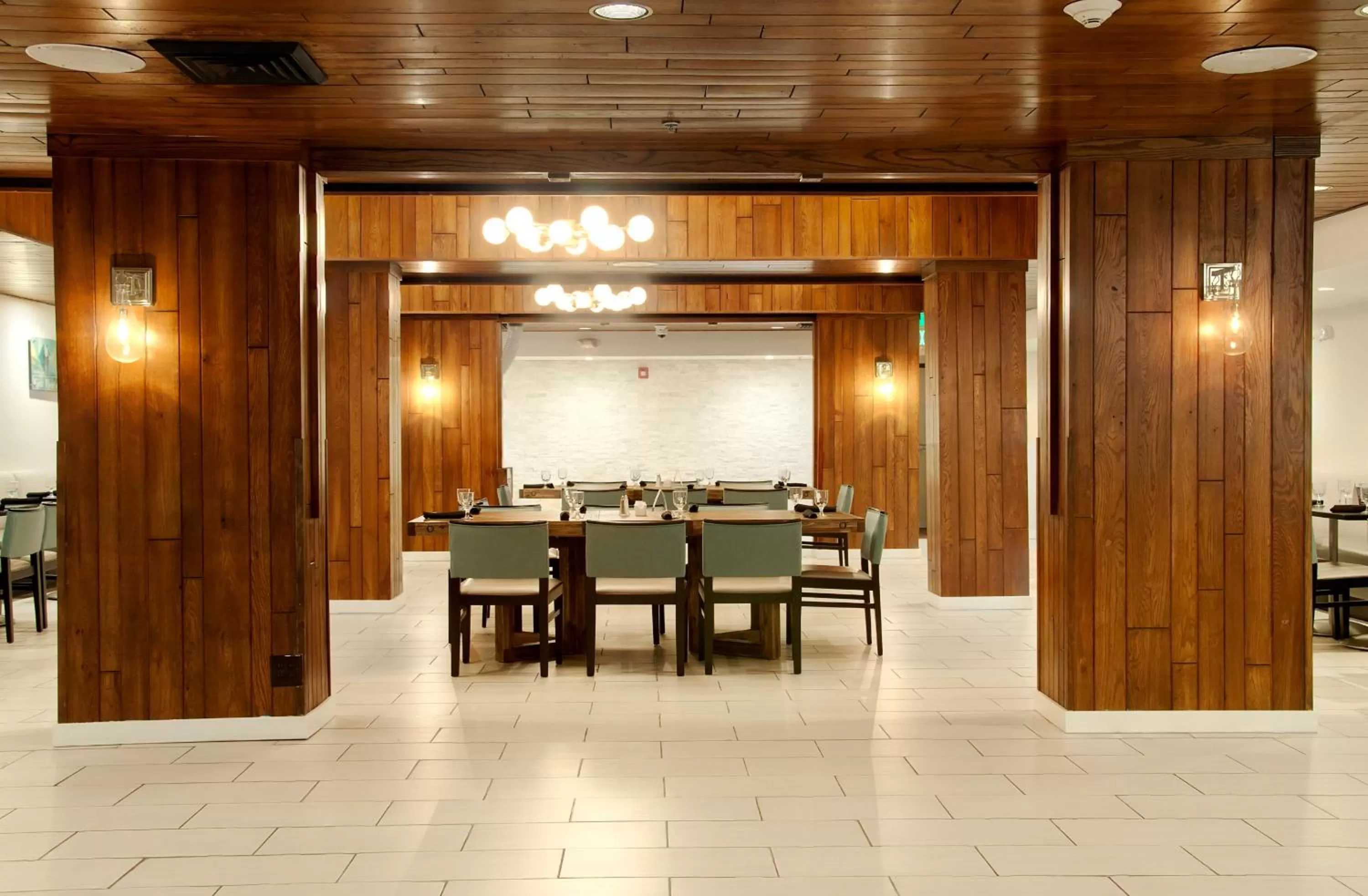 Restaurant/places to eat in Holiday Inn Victorville by IHG