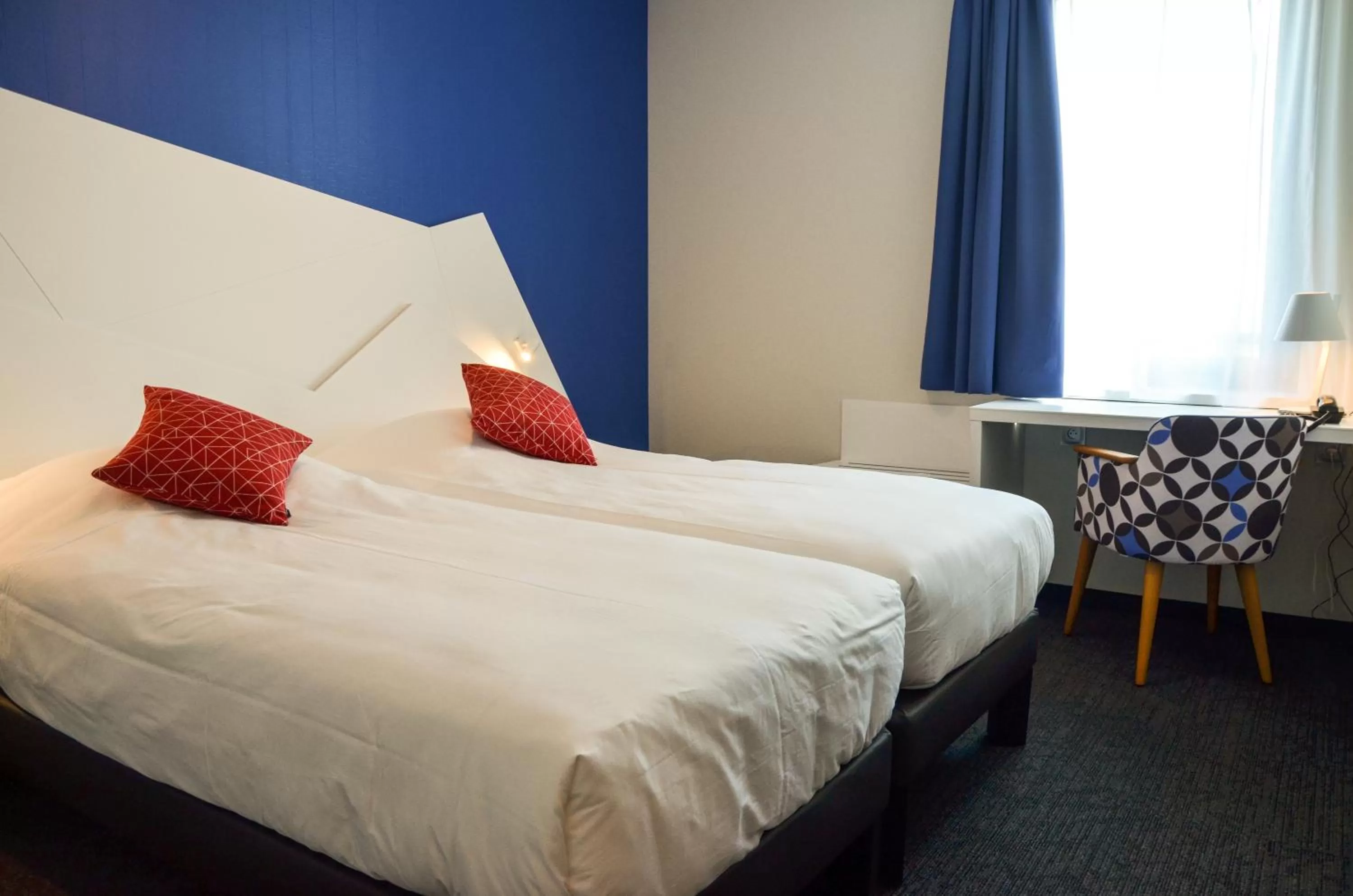 Bedroom, Bed in Hôtel ORIGAMI