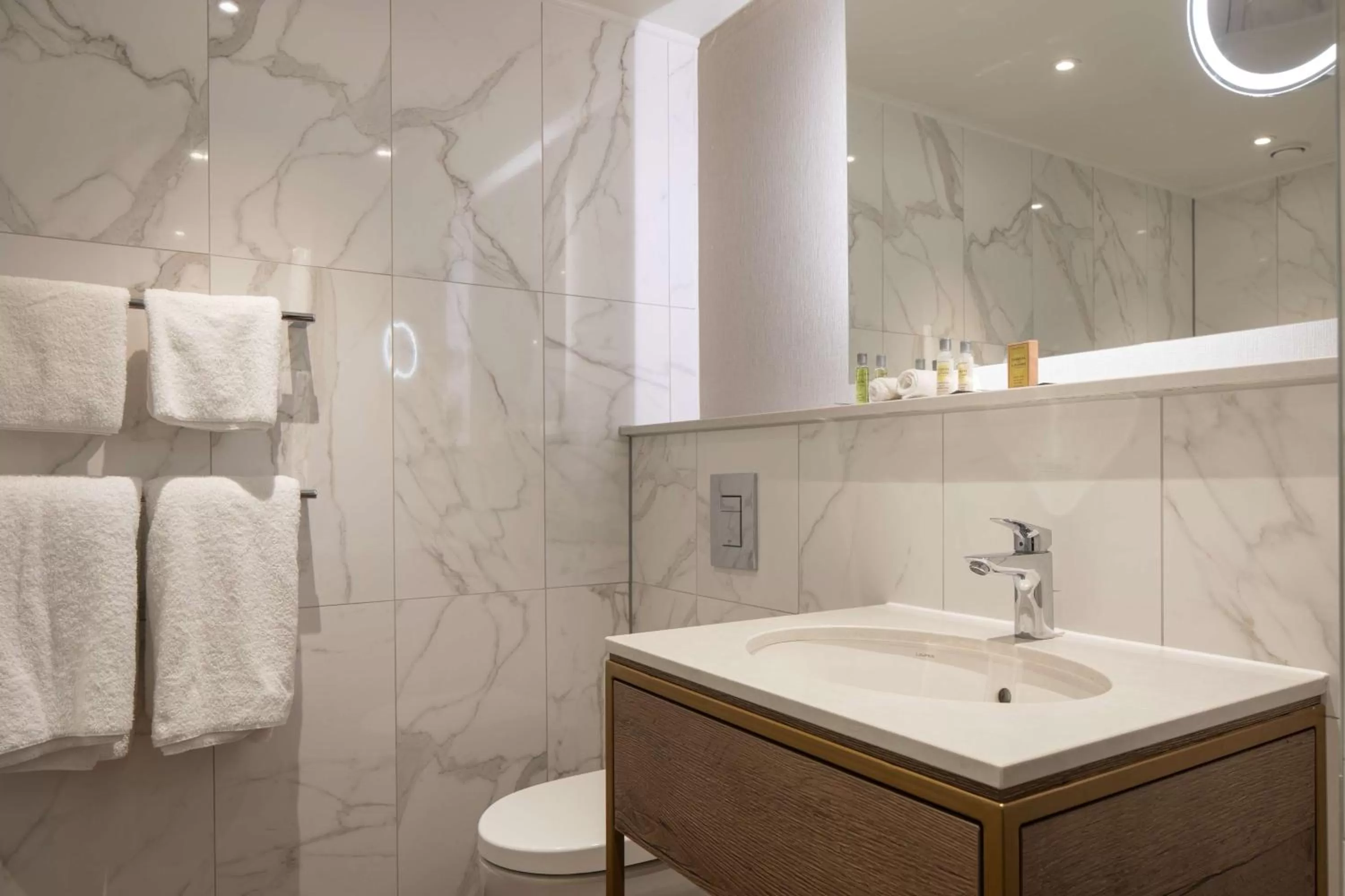 Bathroom in DoubleTree by Hilton Stoke-on-Trent, United Kingdom