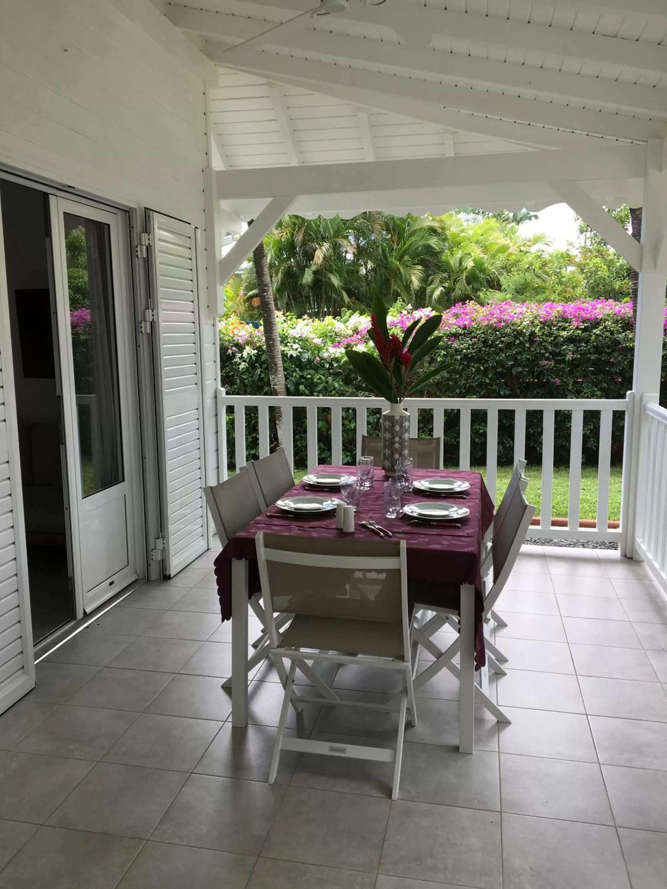 Property building in Chambres d'hôtes et villas chez Flo